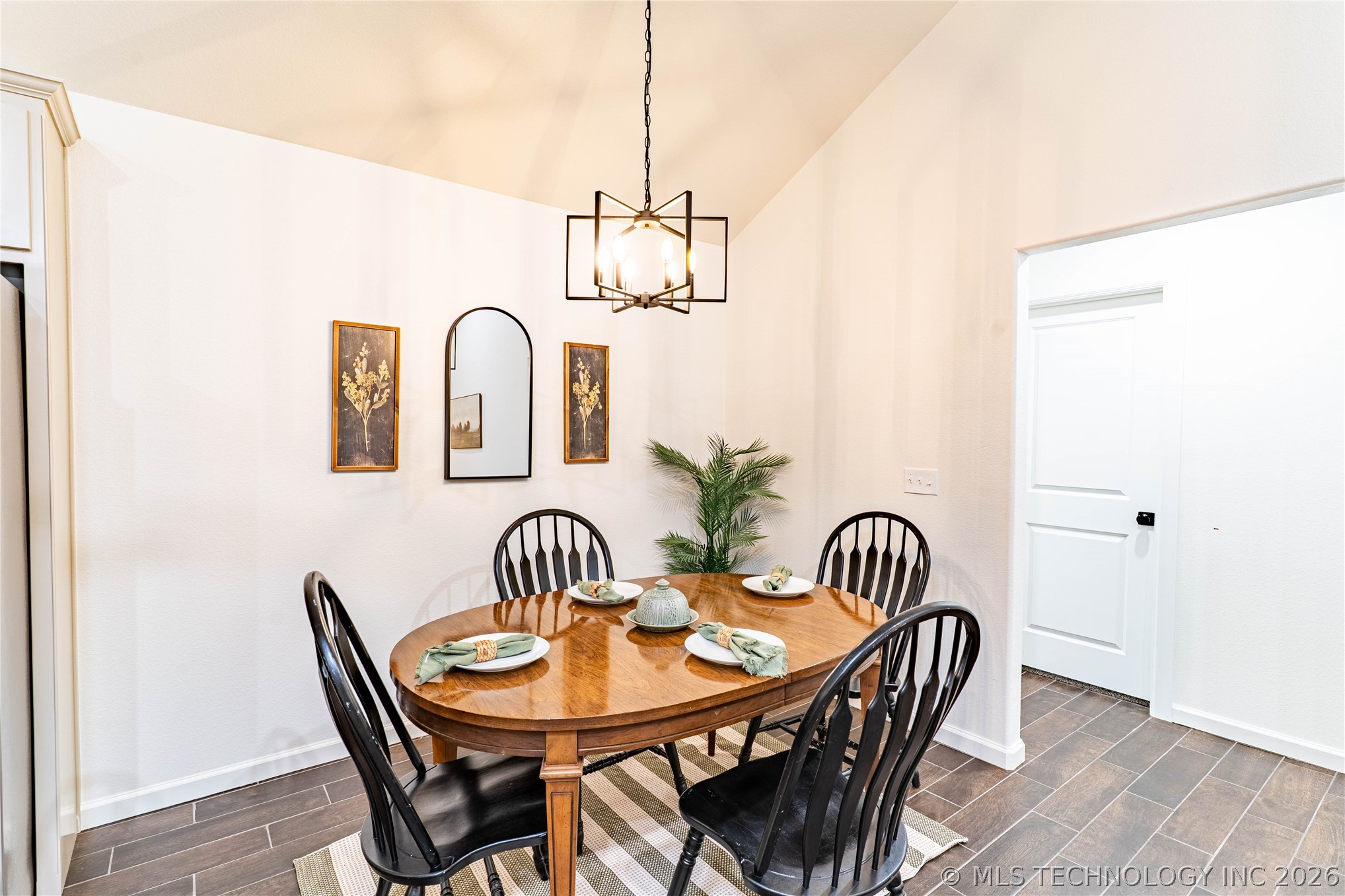 1602 S Hickory Street Property Photo 7
