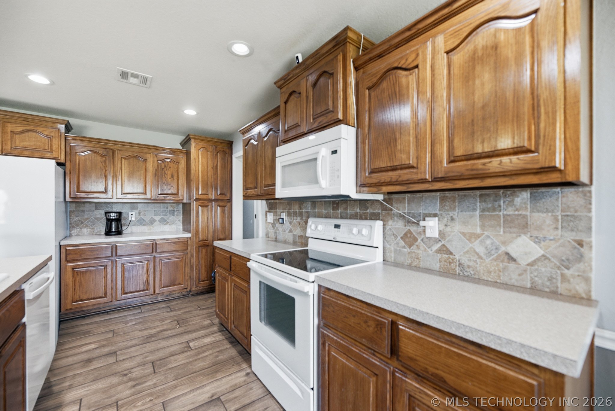 20516 E 31st Place Property Photo 7