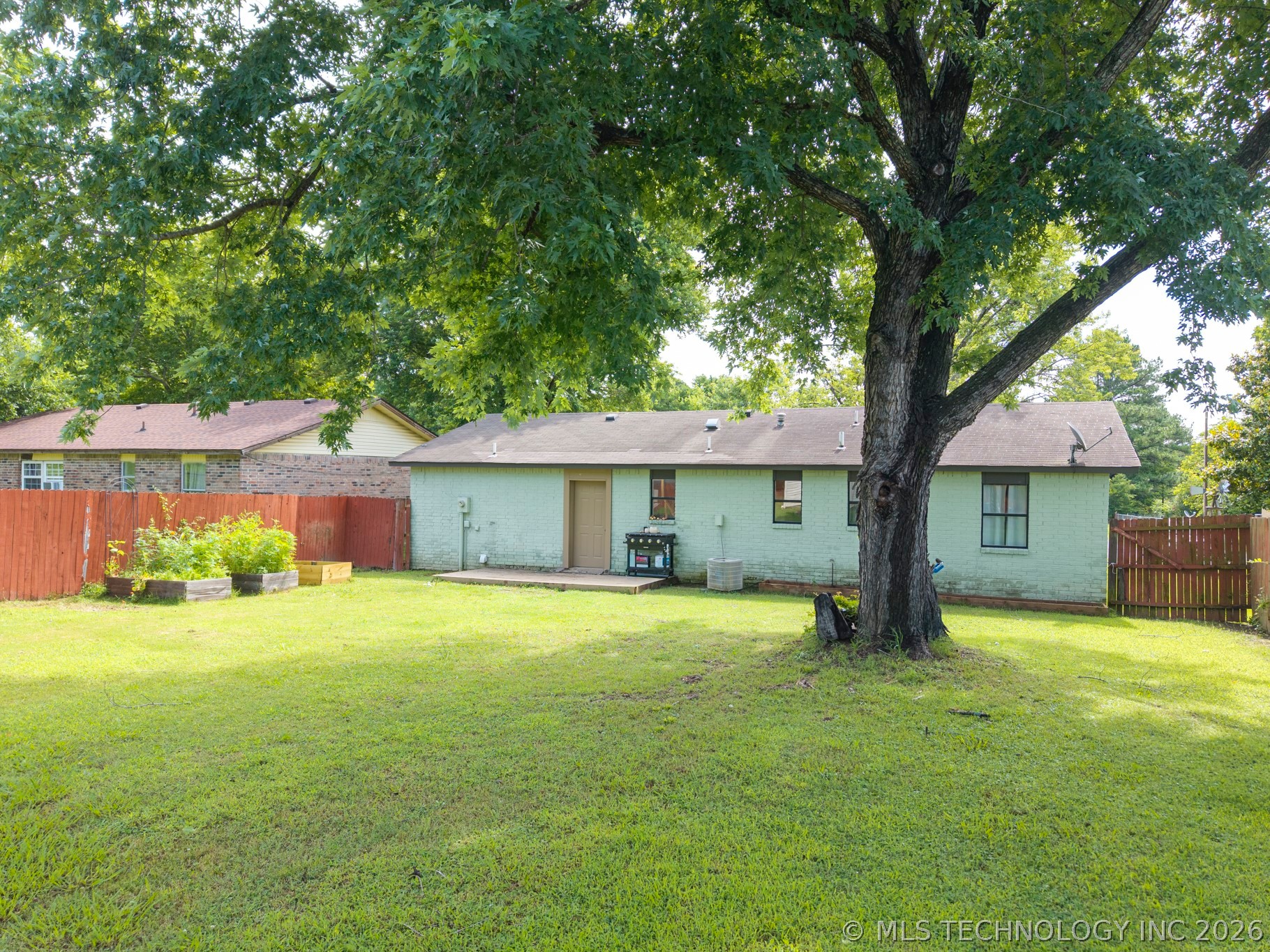 310 Grove Property Photo 7