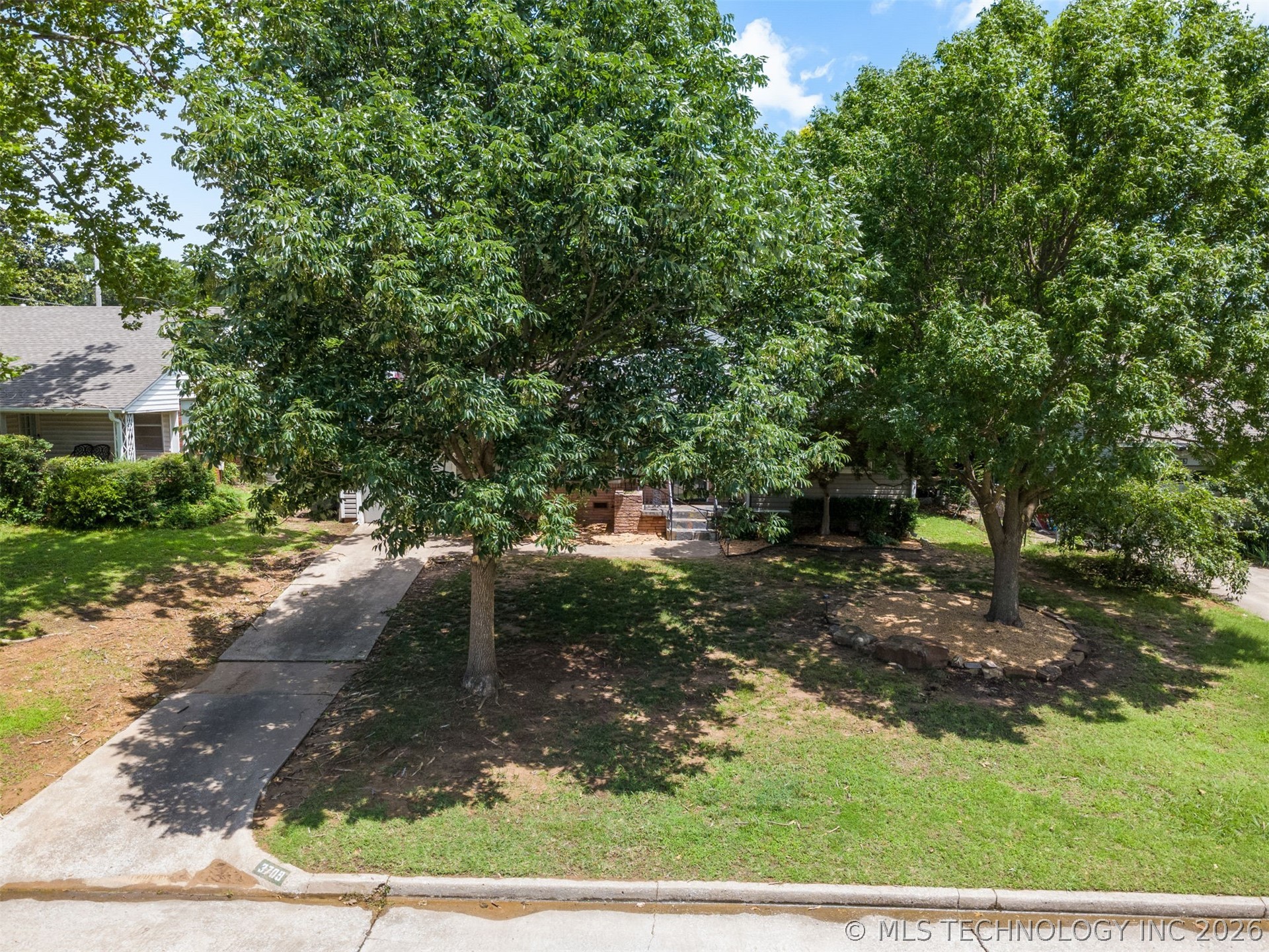 3709 E 24th Street Property Photo 3