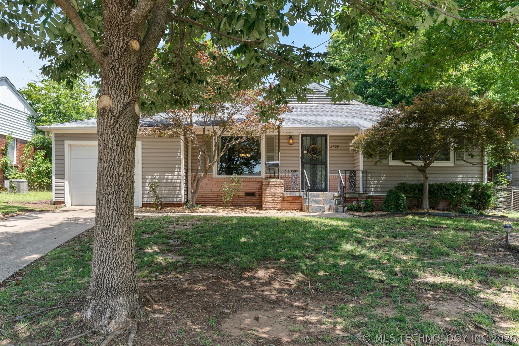 3709 E 24th Street Property Photo 8