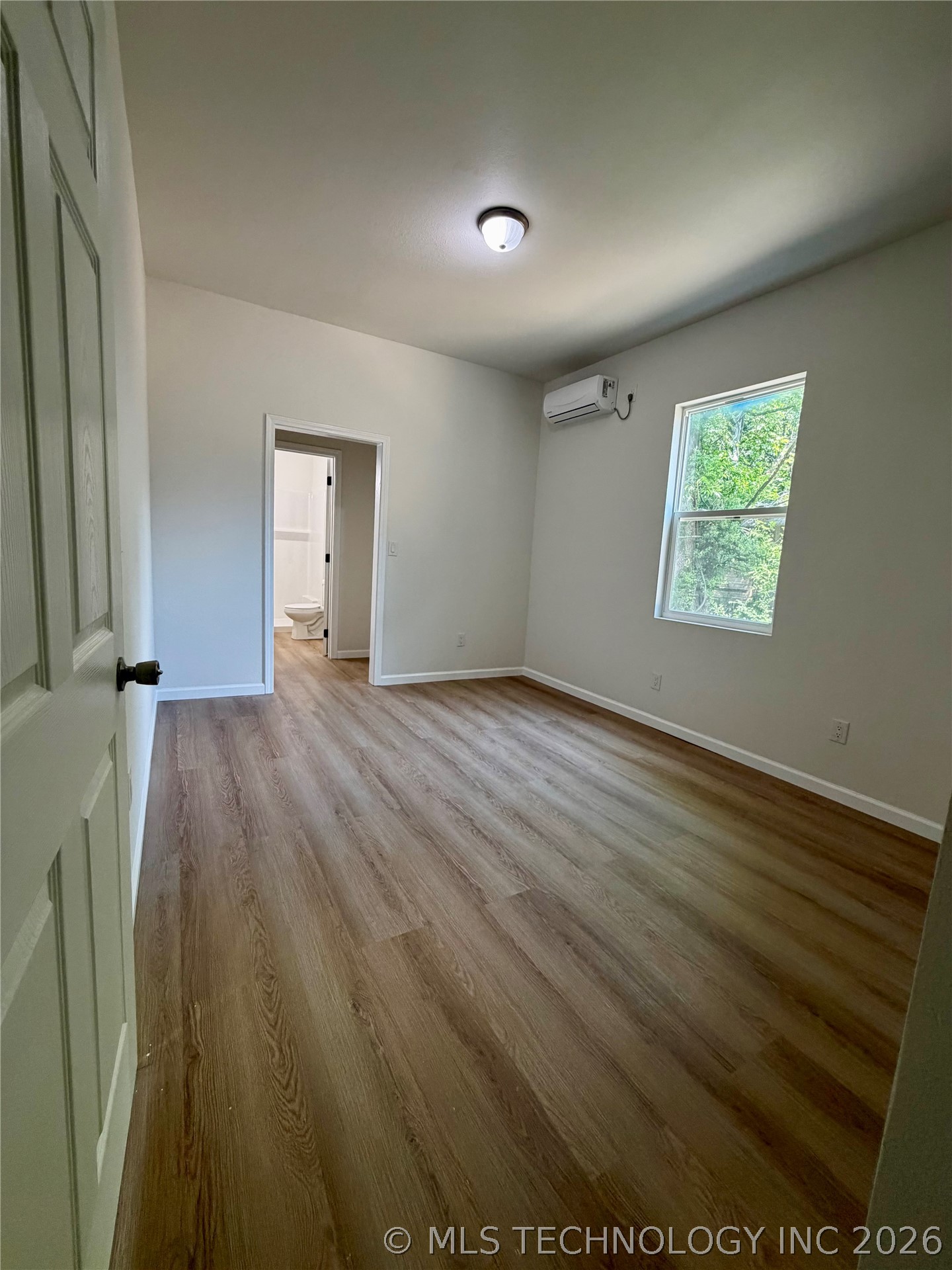 1301 Summit Street Property Photo 9