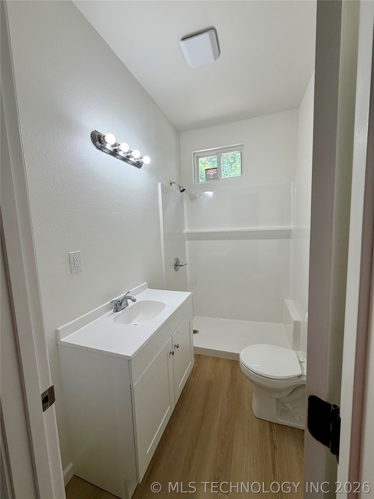 1301 Summit Street Property Photo 12