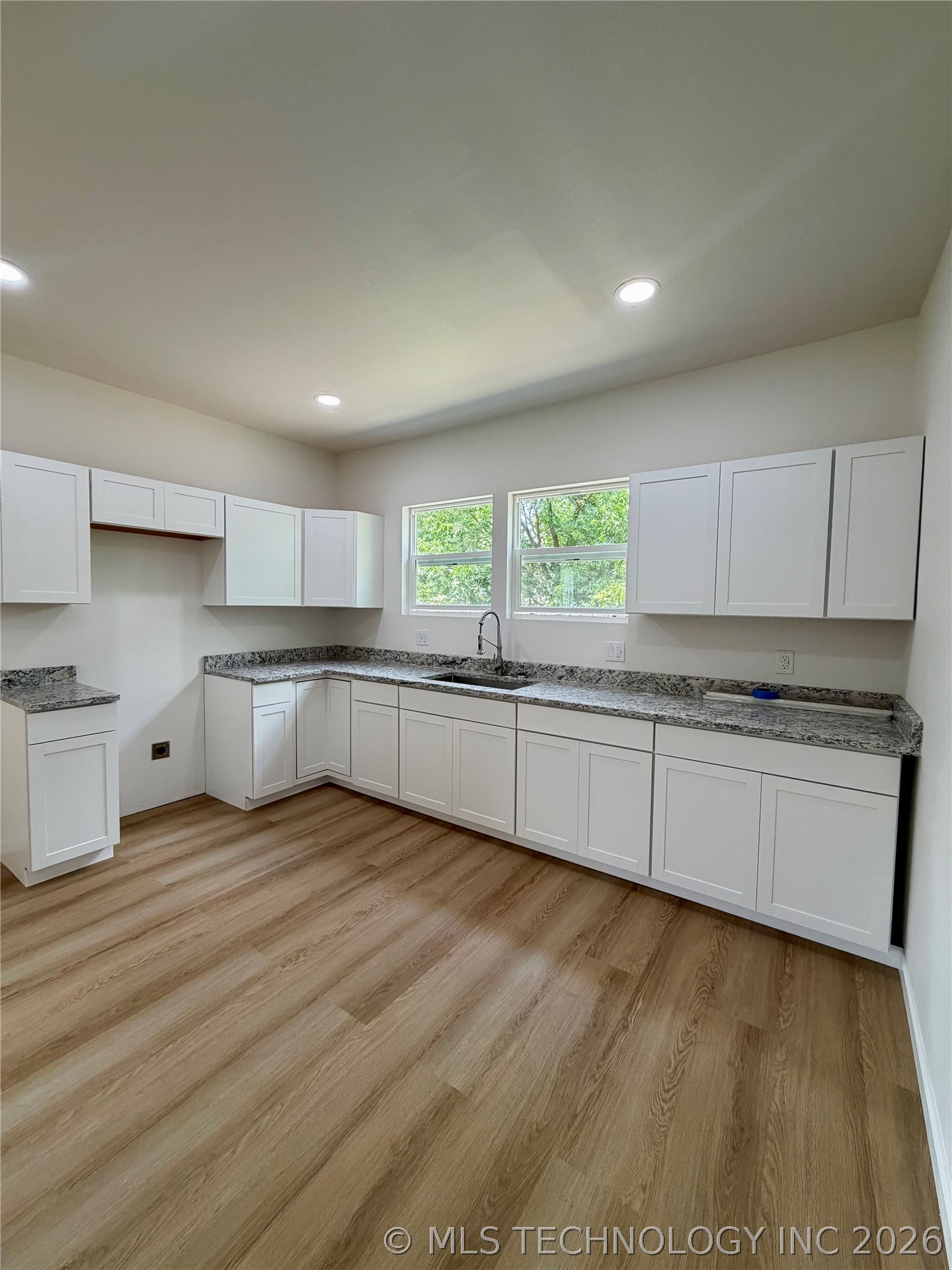 1301 Summit Street Property Photo 14
