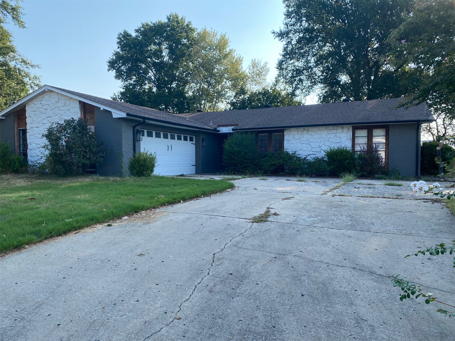 206 S Crabtree Road Property Photo 1