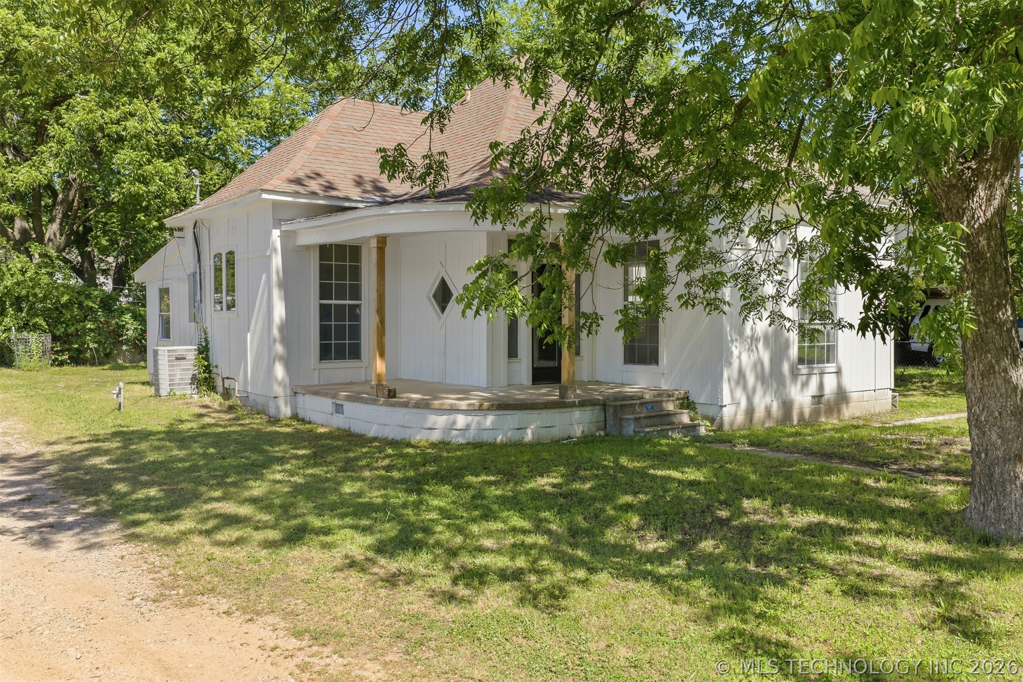 302 S 10 Property Photo 1