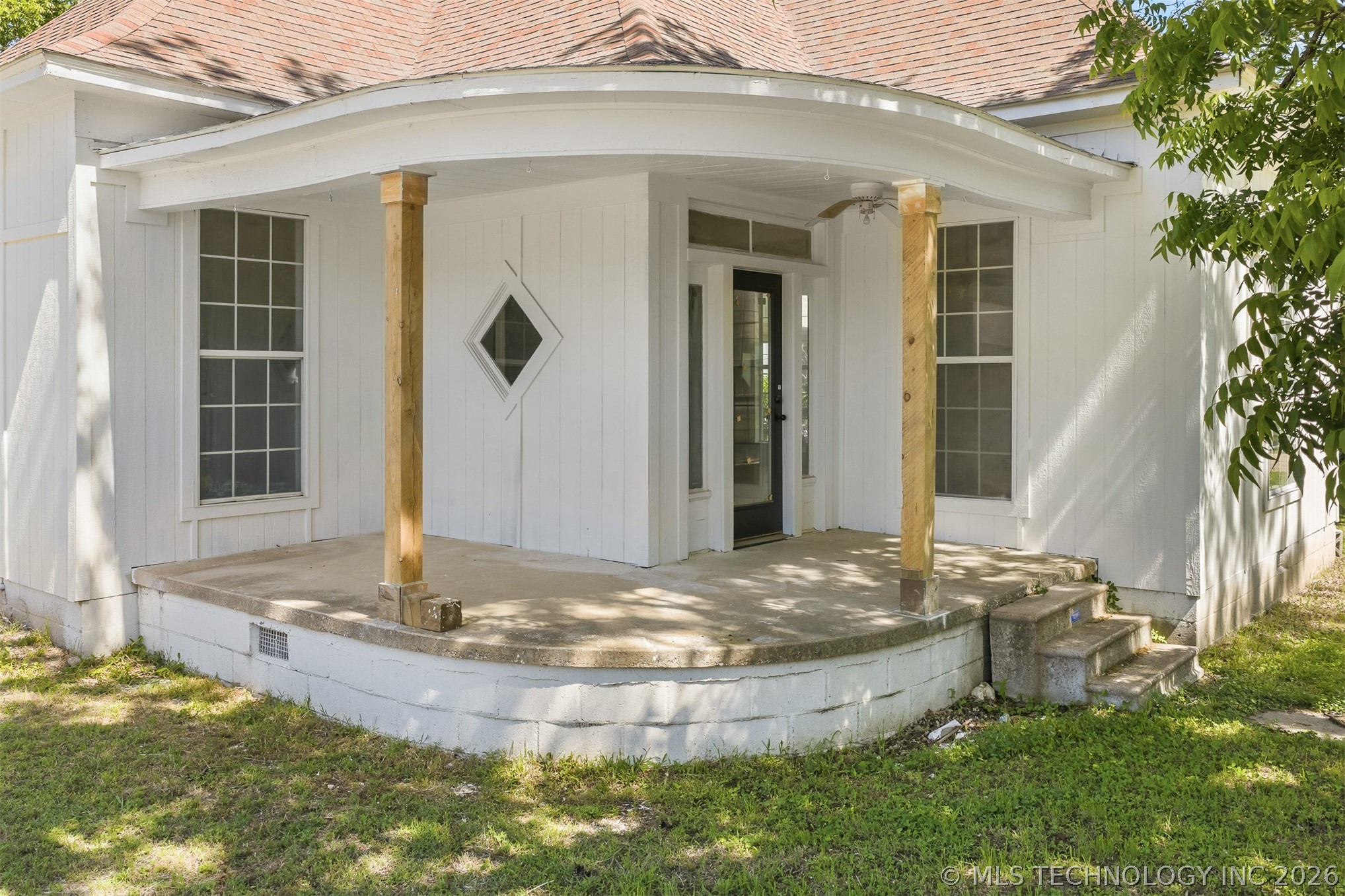 302 S 10 Property Photo 2
