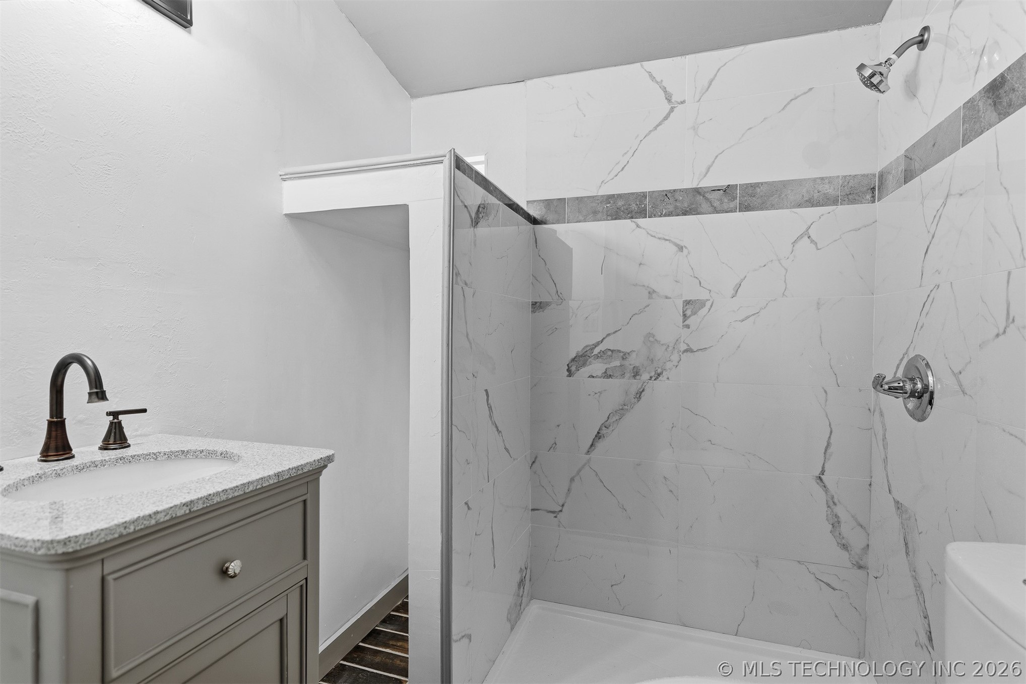 302 S 10 Property Photo 14
