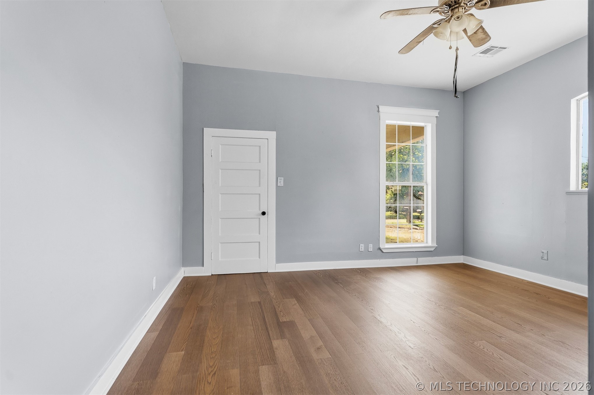 302 S 10 Property Photo 15