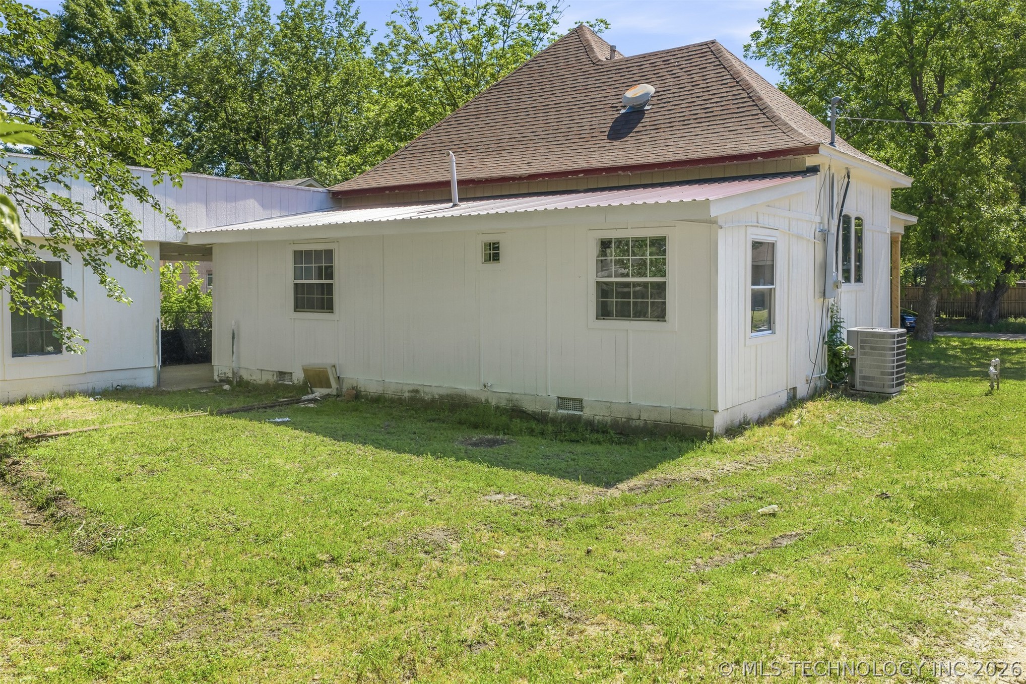 302 S 10 Property Photo 18