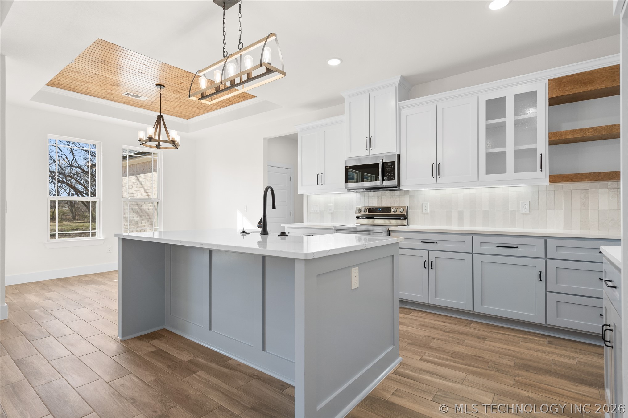 225 Gateway Property Photo 15