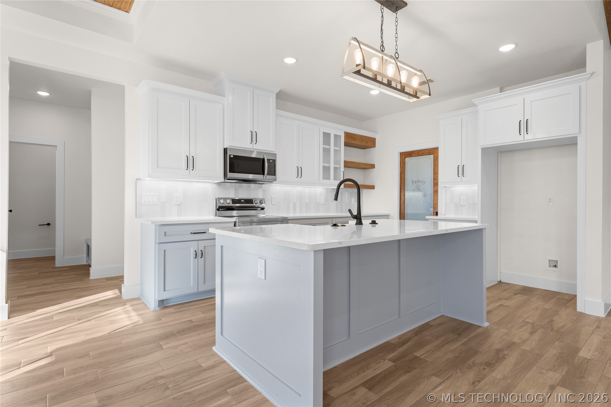 225 Gateway Property Photo 16