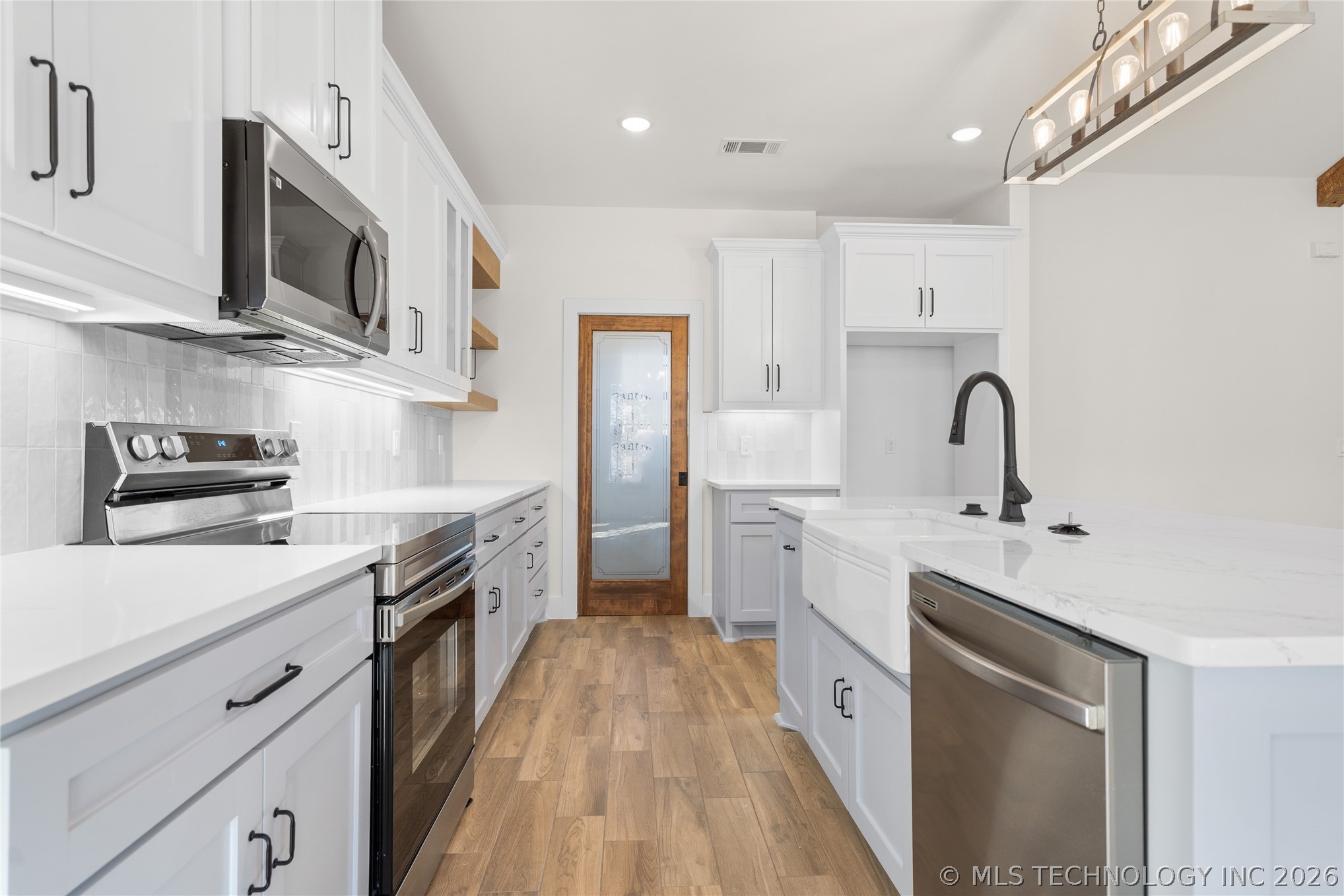 225 Gateway Property Photo 17