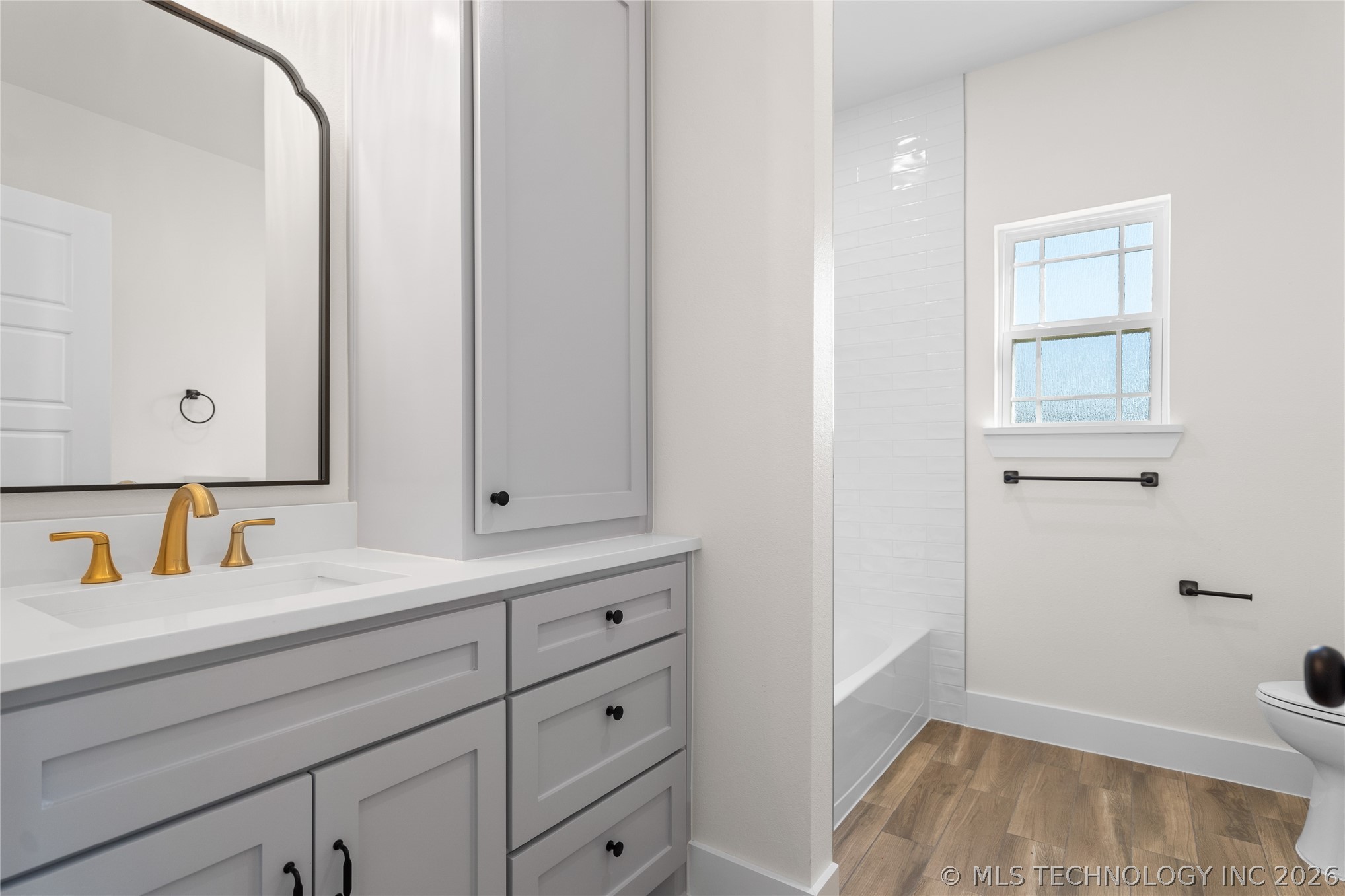 225 Gateway Property Photo 30