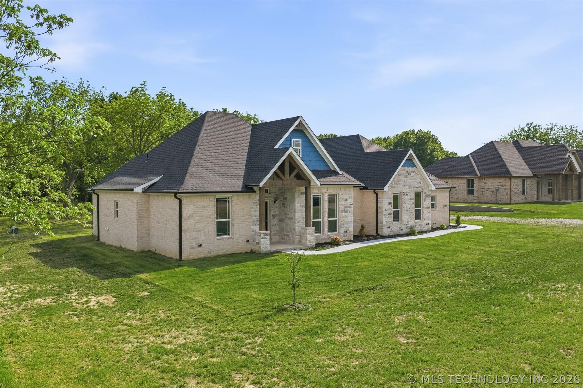 225 Gateway Property Photo 42