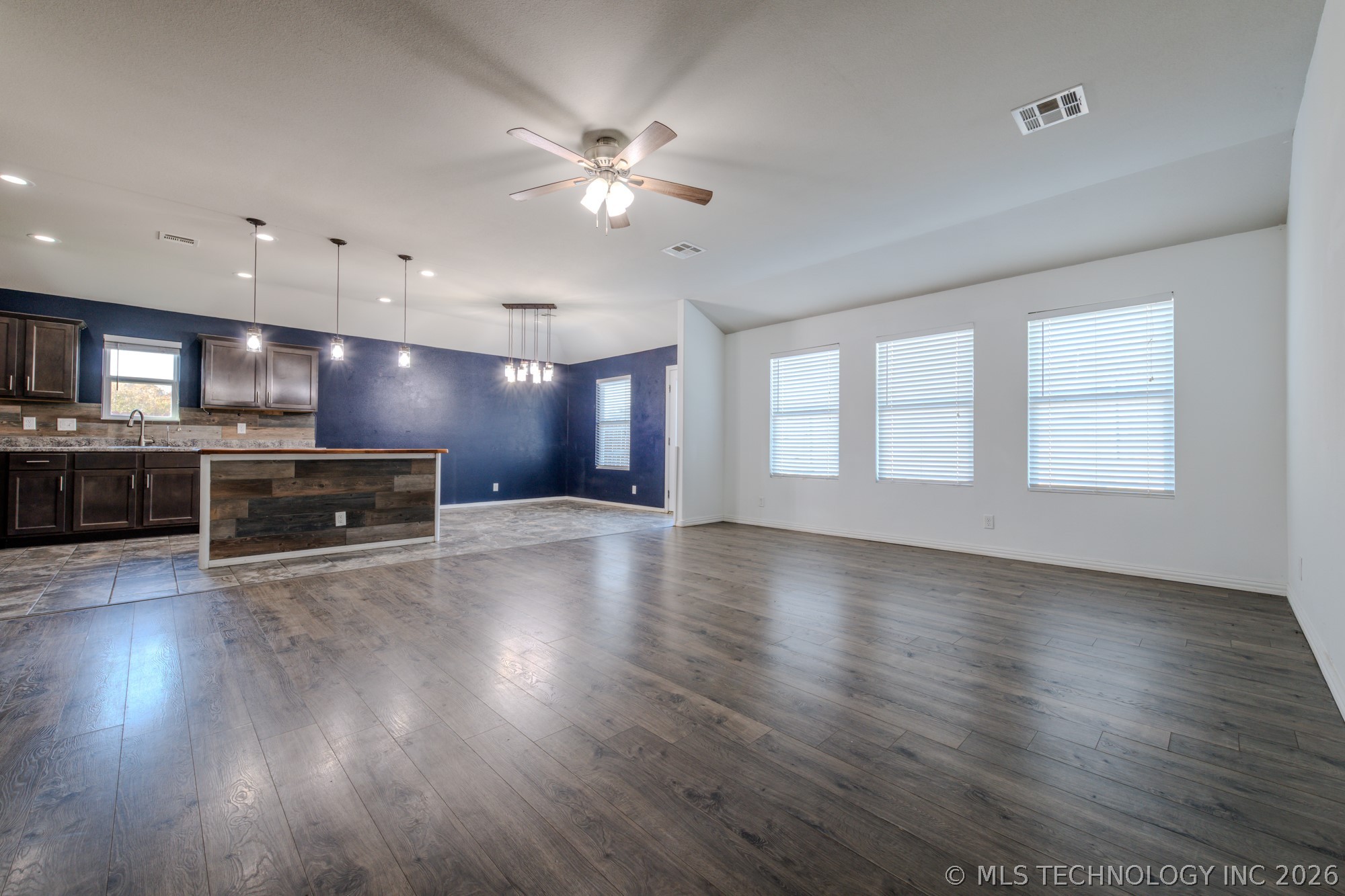 5811 E 146th Place S Property Photo 3