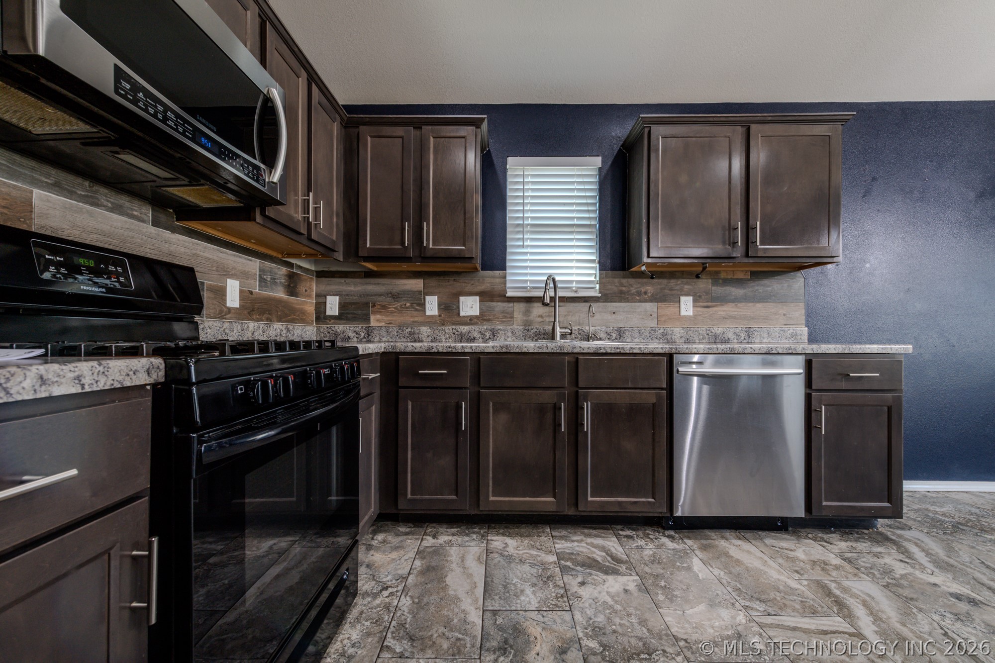 5811 E 146th Place S Property Photo 12