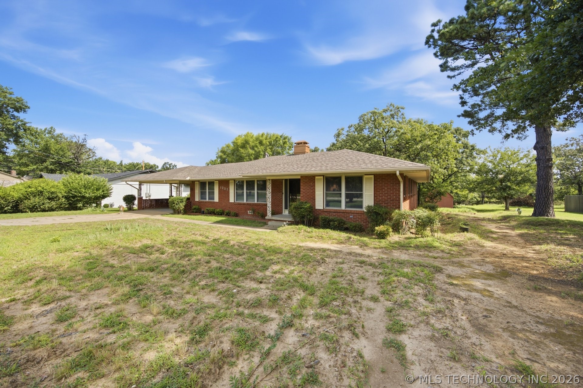 1703 E Comanche Avenue Property Photo 2