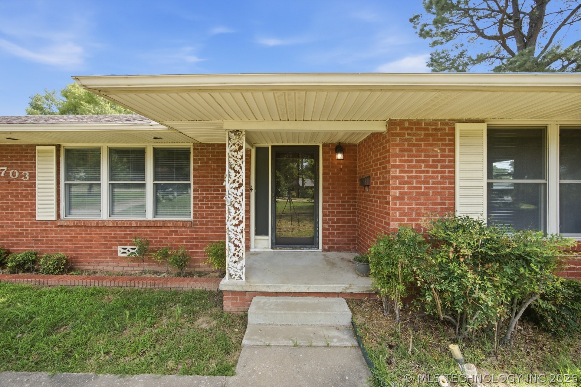 1703 E Comanche Avenue Property Photo 3