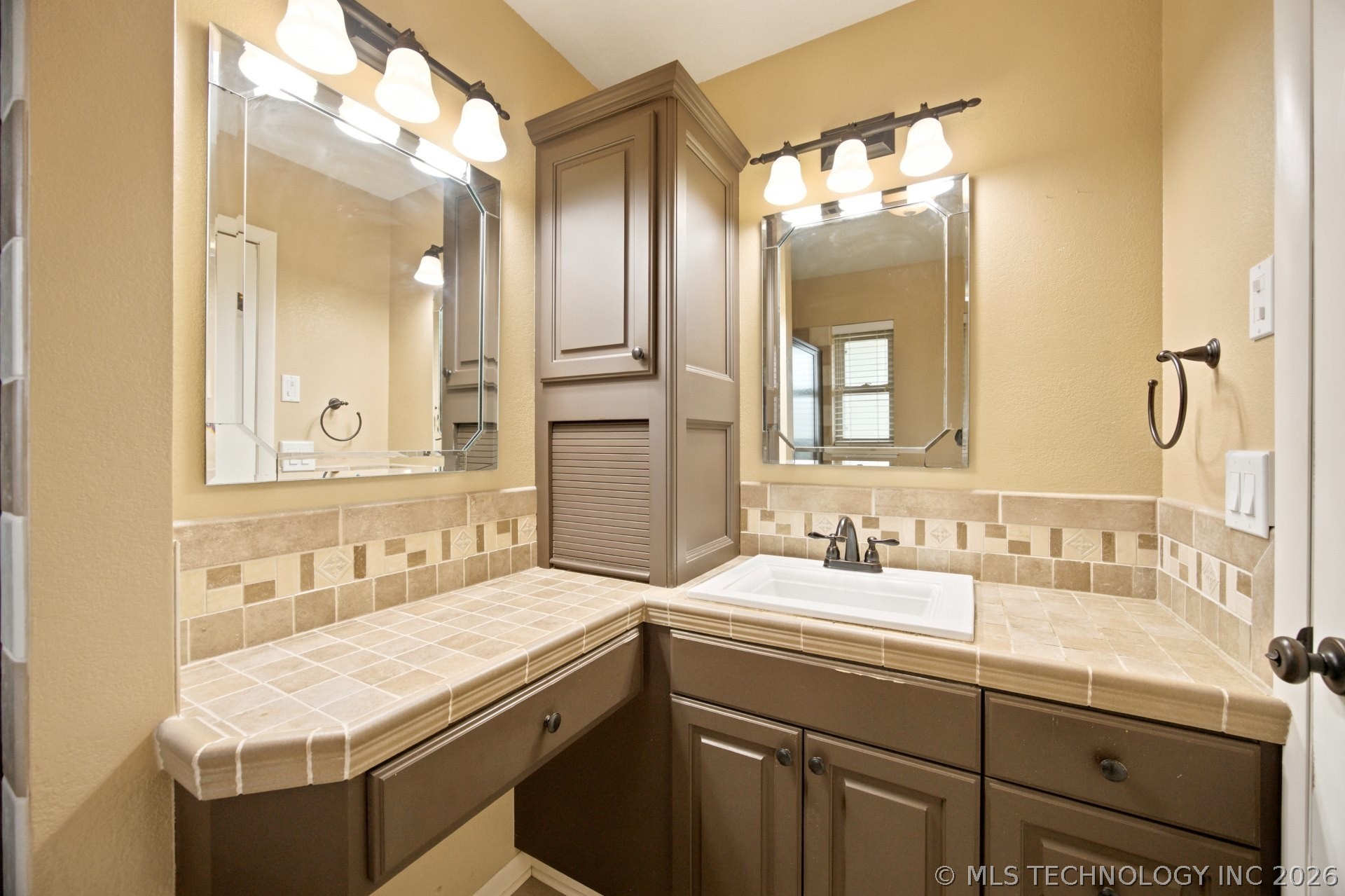 1703 E Comanche Avenue Property Photo 24