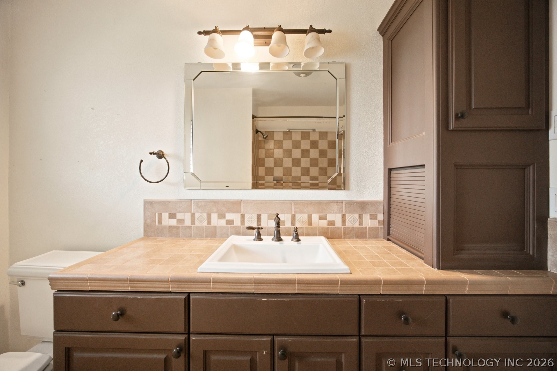 1703 E Comanche Avenue Property Photo 28