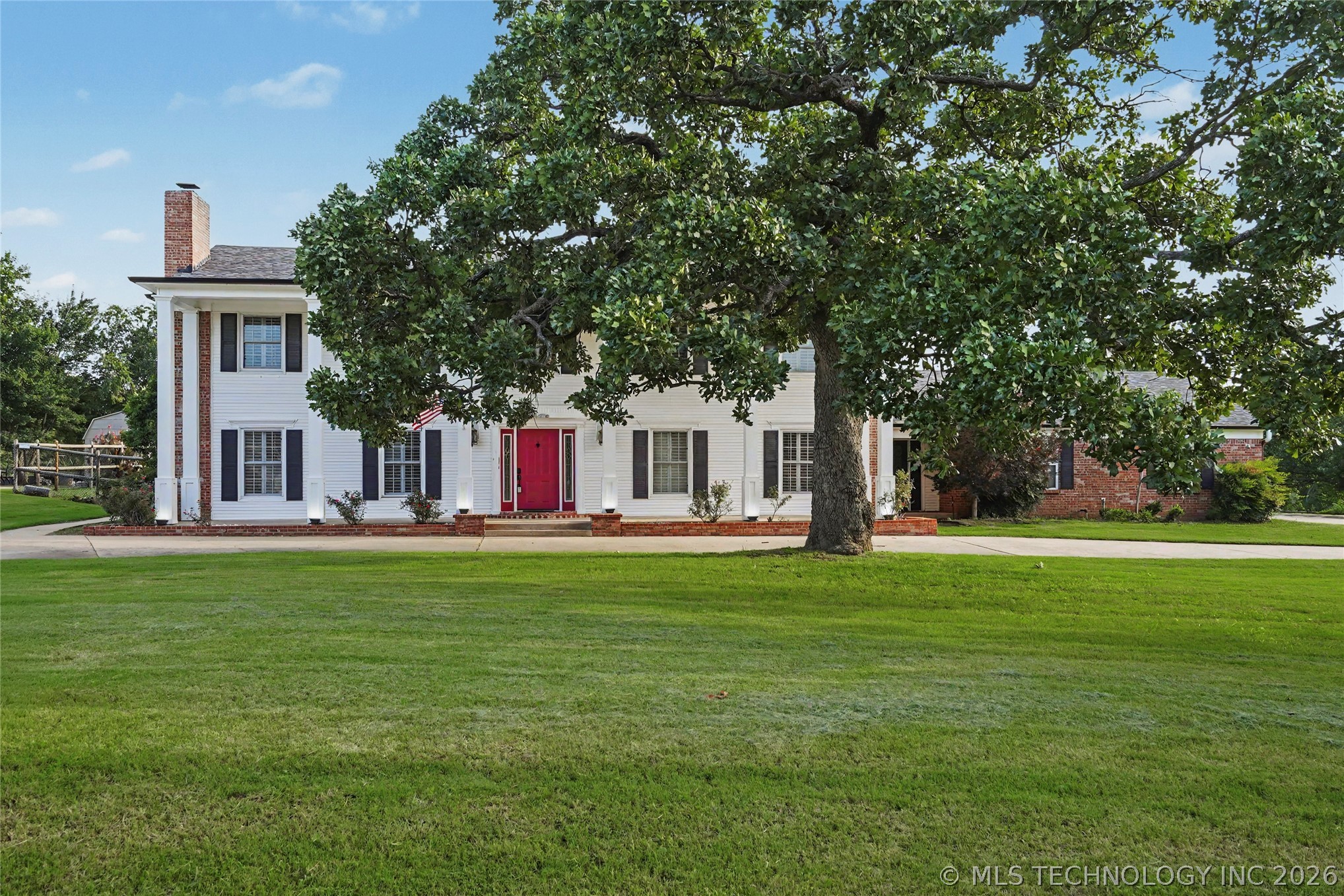 1250 Easy Street Property Photo 3