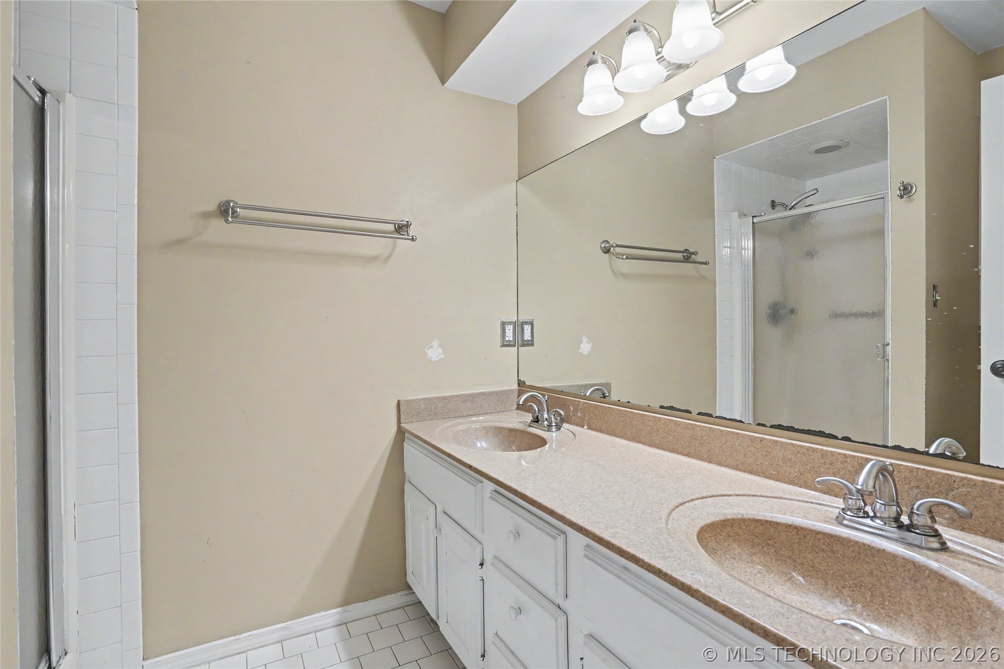 1250 Easy Street Property Photo 28