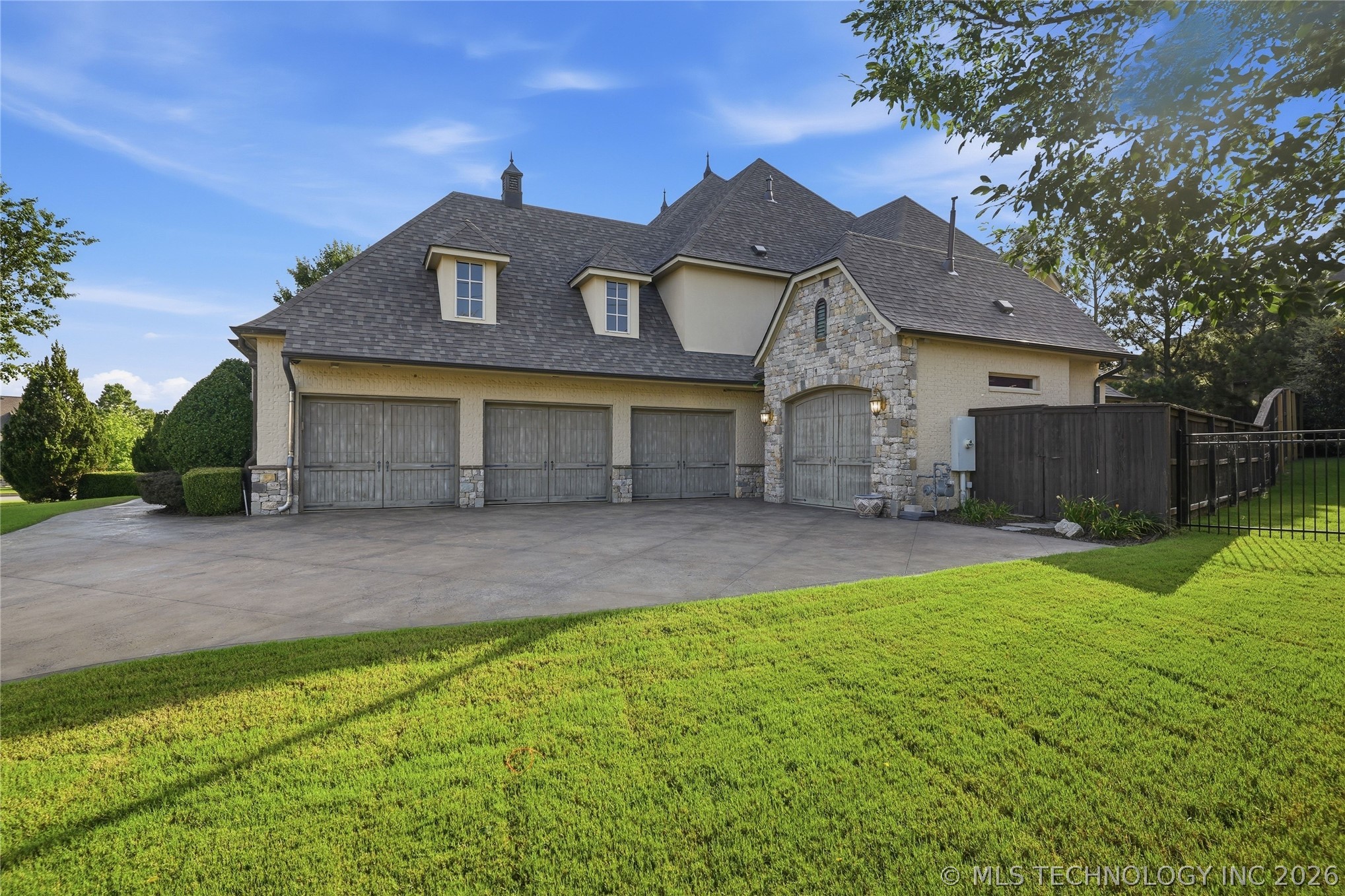 8001 S Galveston Court Property Photo 5
