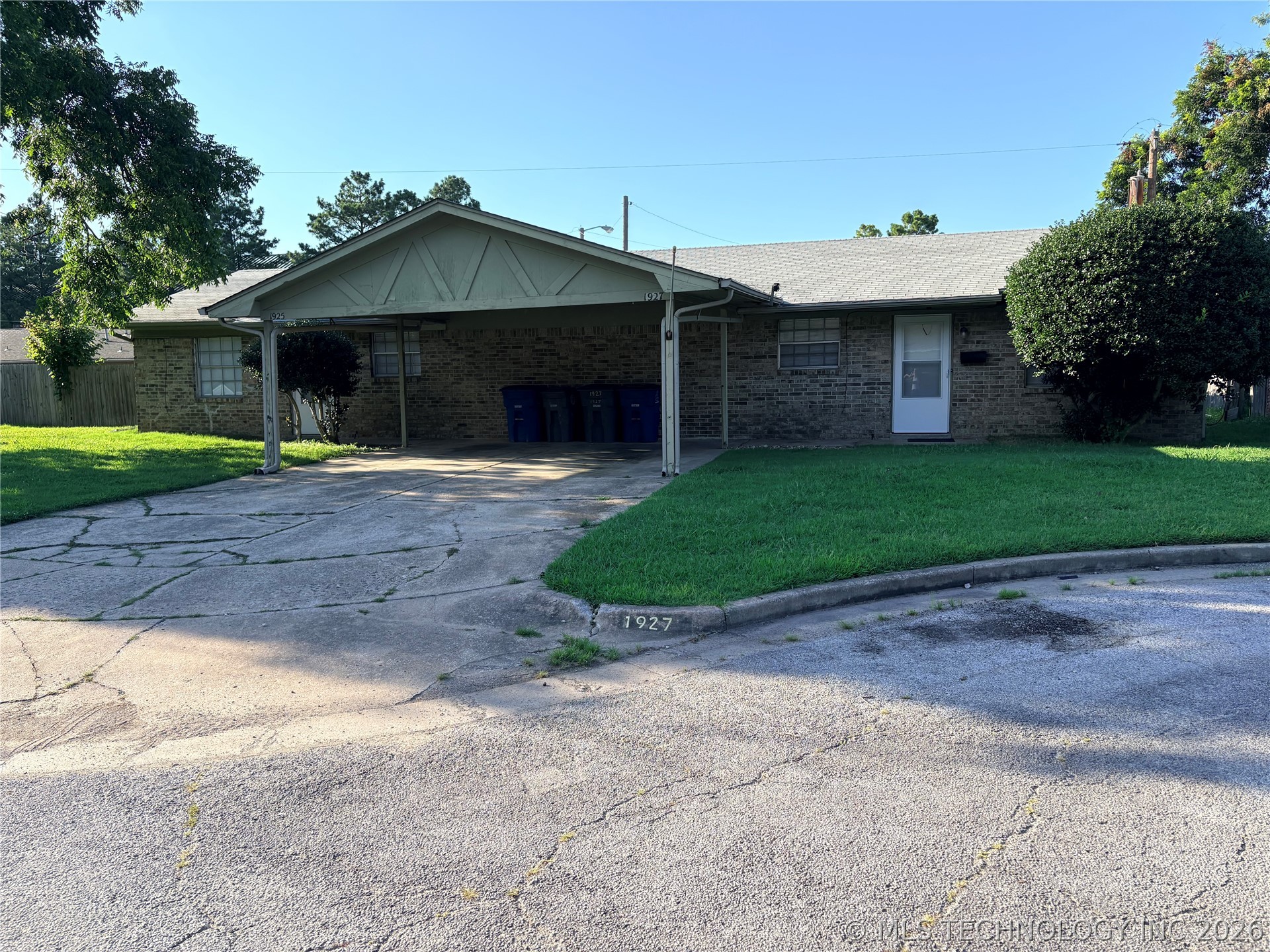 1925 E 51st Place Property Photo 2