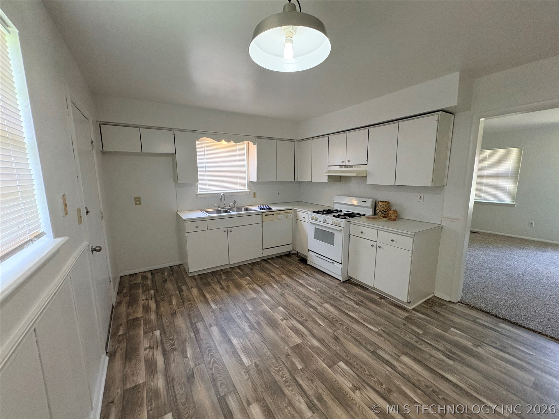 1925 E 51st Place Property Photo 14