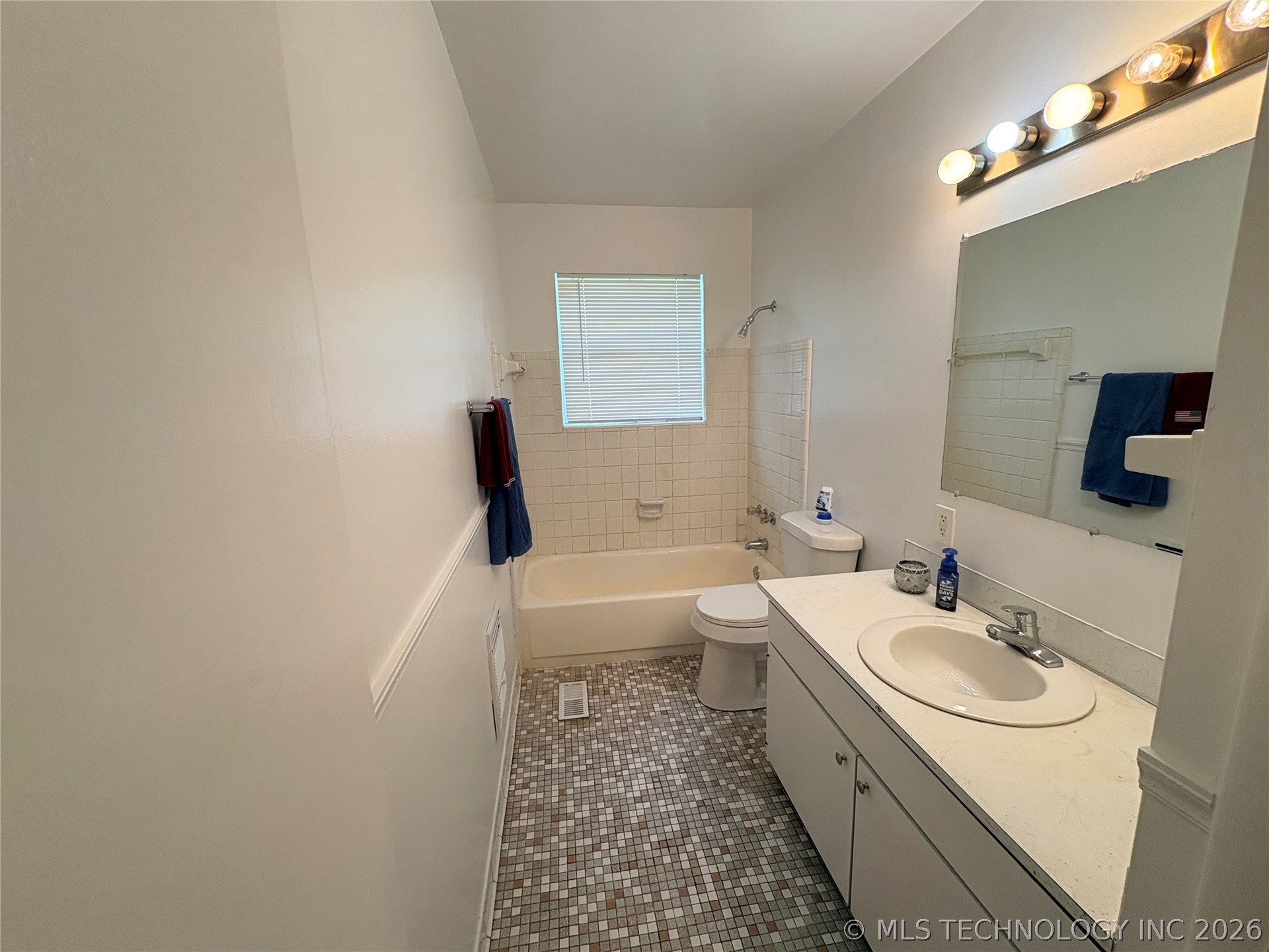 1925 E 51st Place Property Photo 16