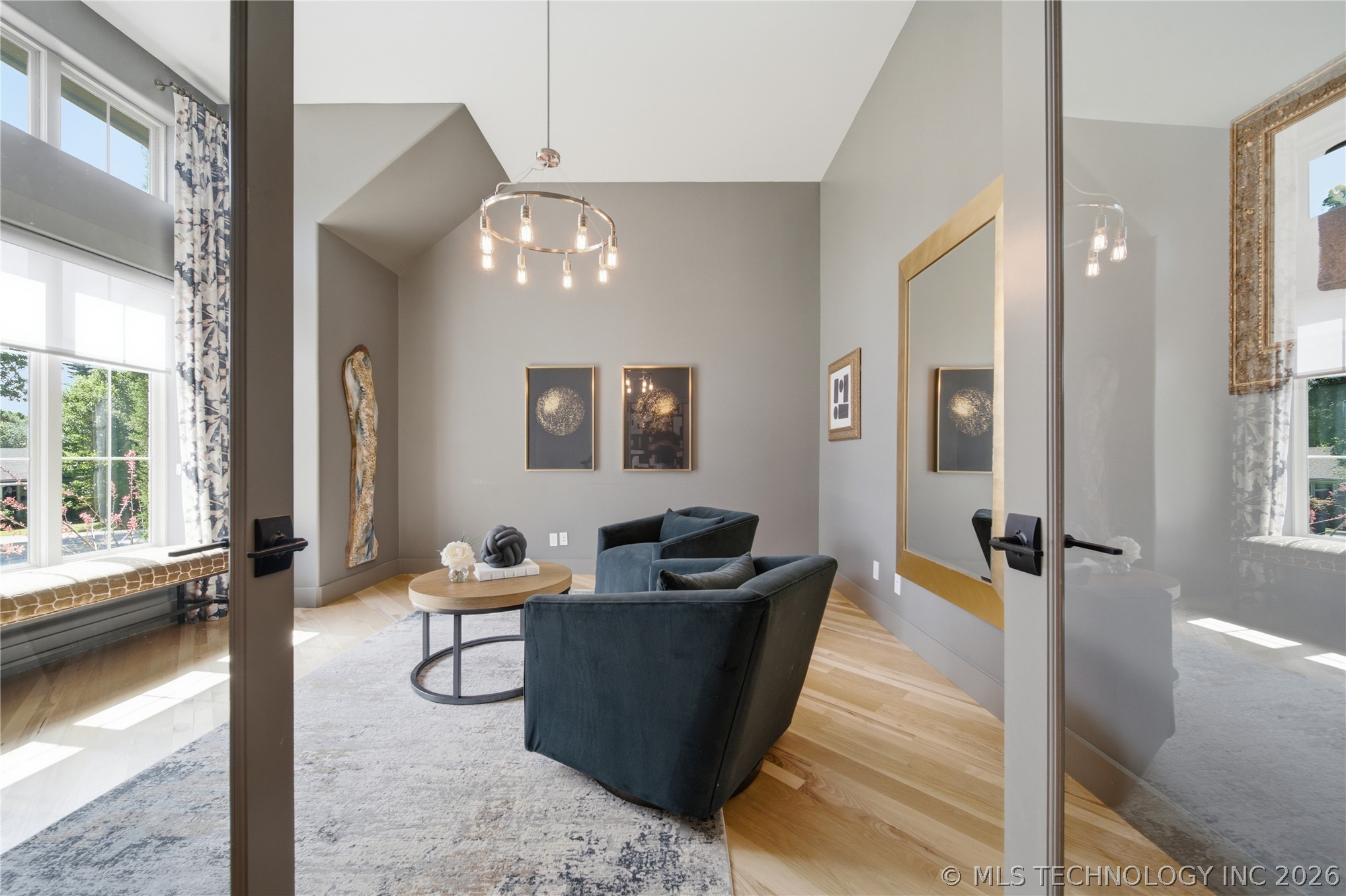 2526 S College Avenue Property Photo 8