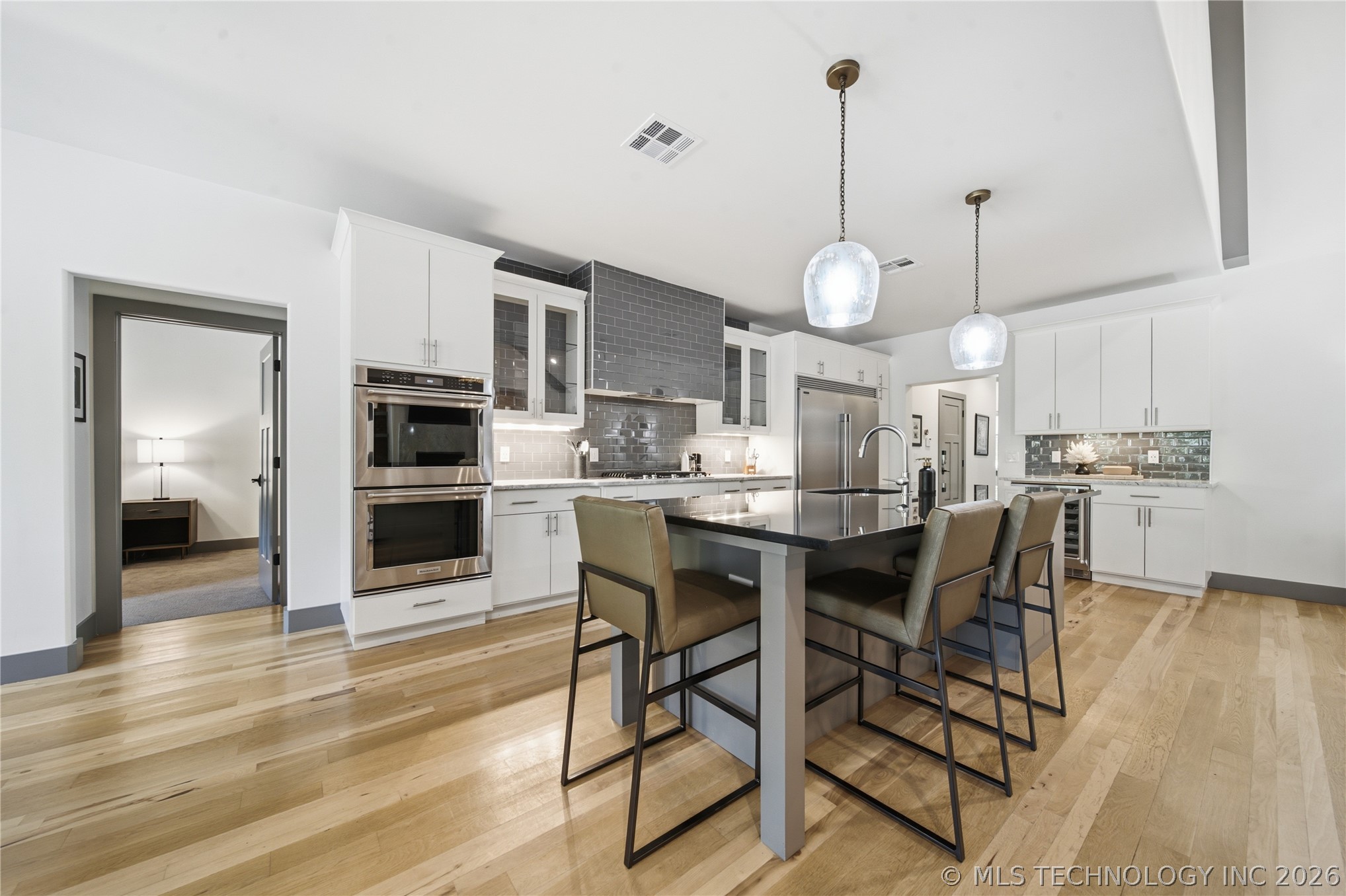 2526 S College Avenue Property Photo 13
