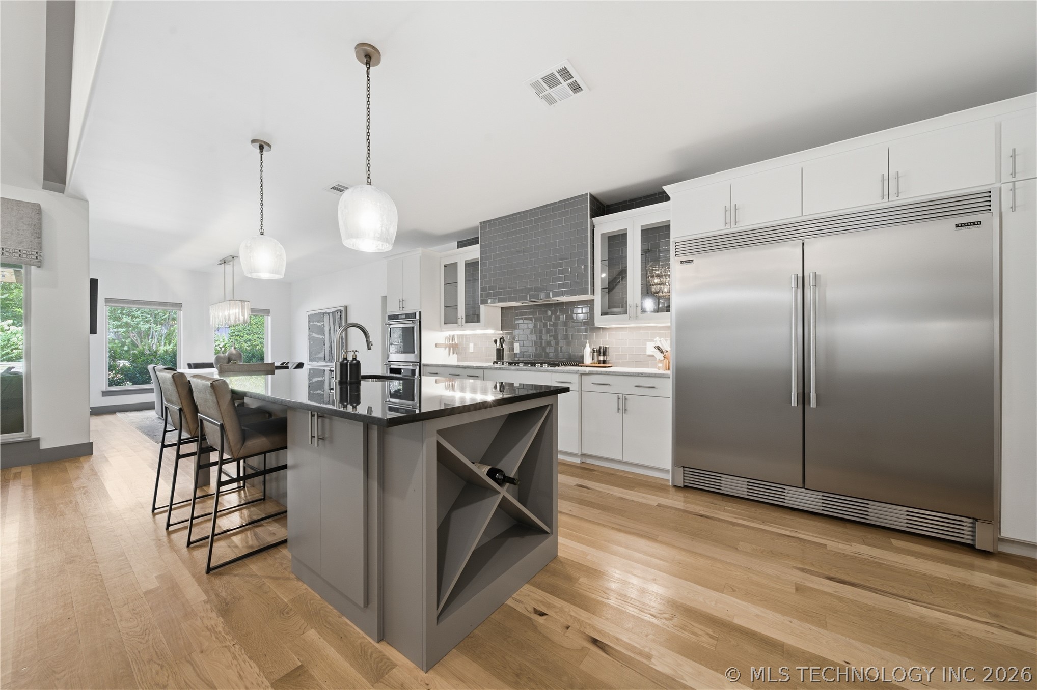 2526 S College Avenue Property Photo 14
