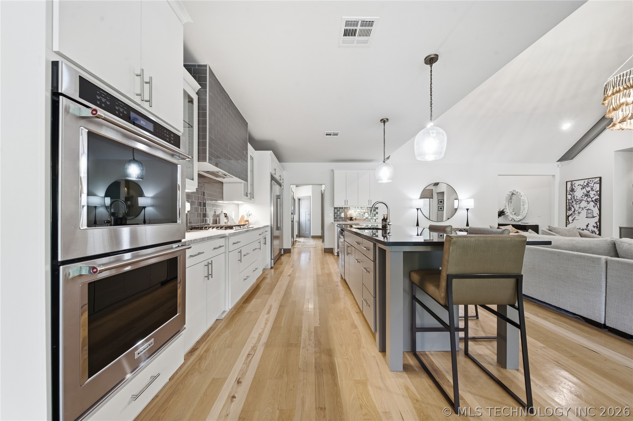 2526 S College Avenue Property Photo 18