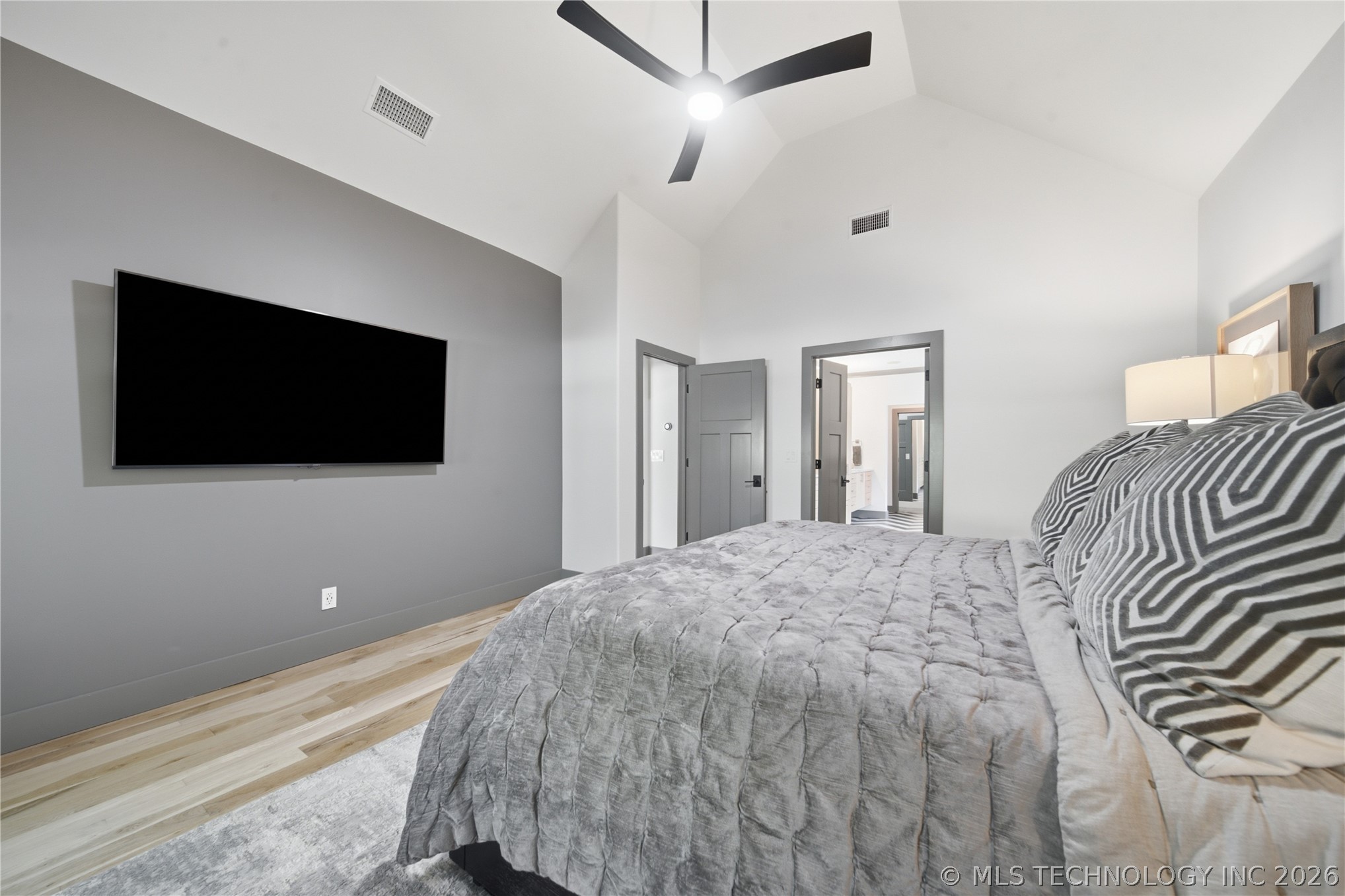 2526 S College Avenue Property Photo 23