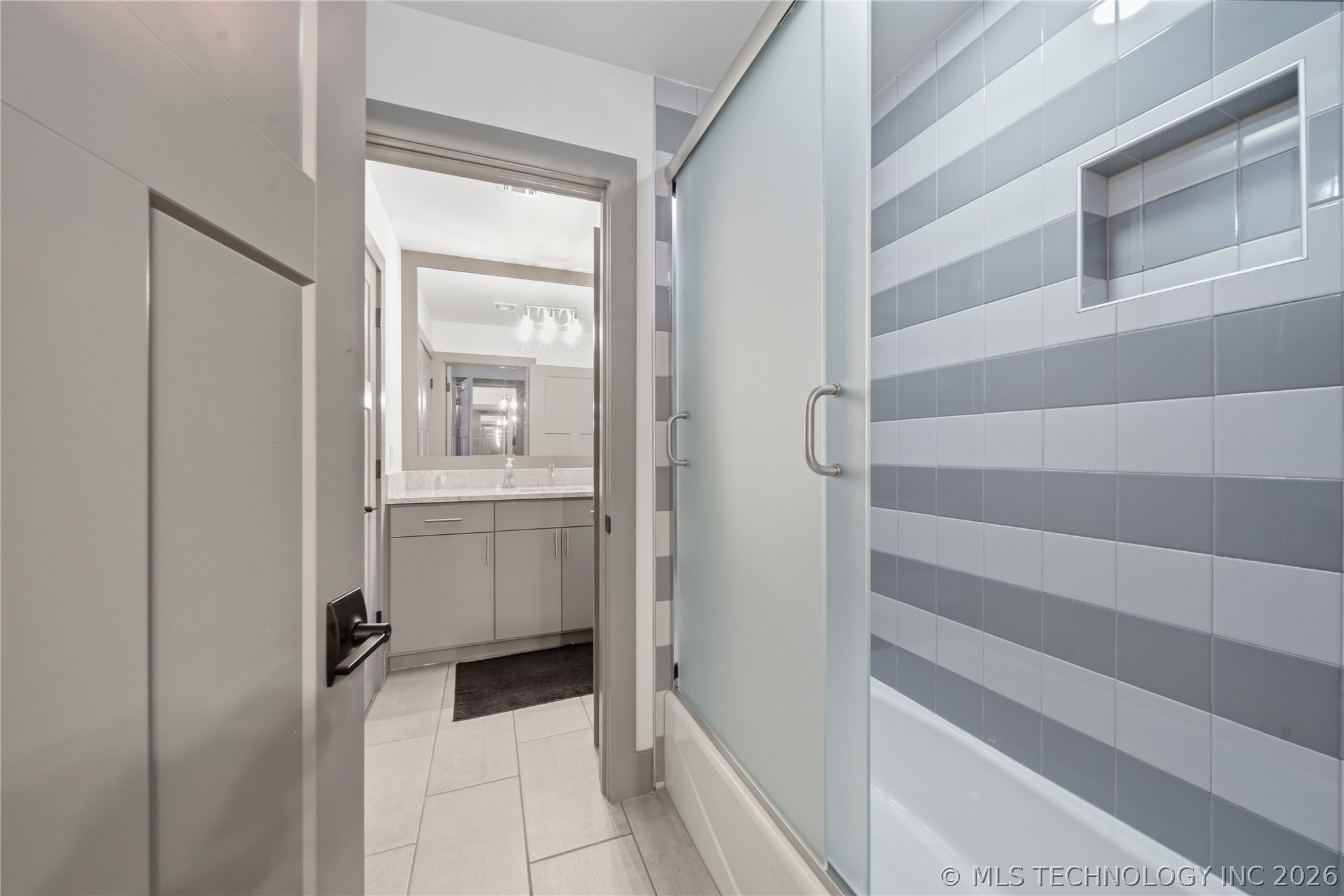 2526 S College Avenue Property Photo 41
