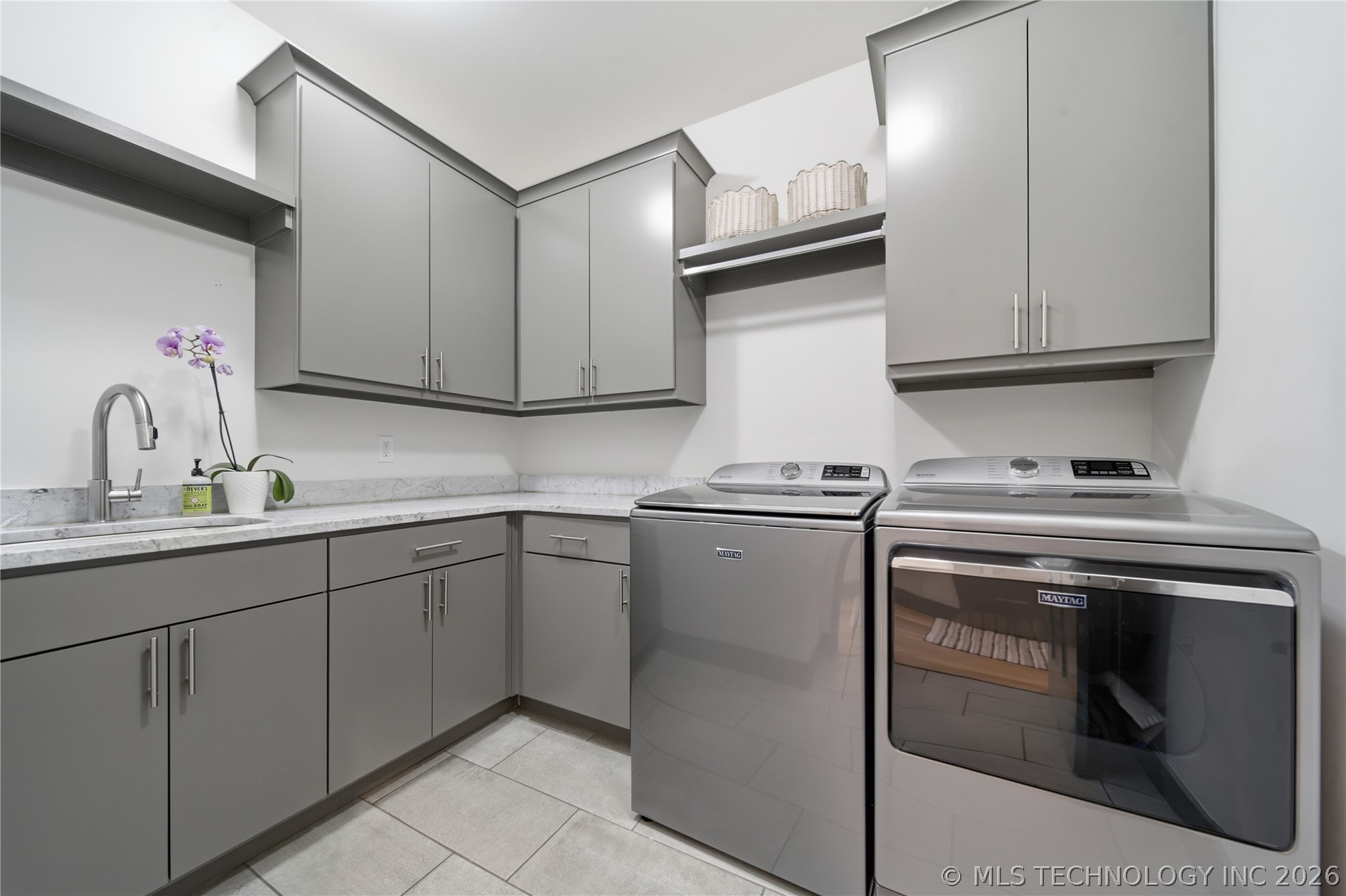 2526 S College Avenue Property Photo 44
