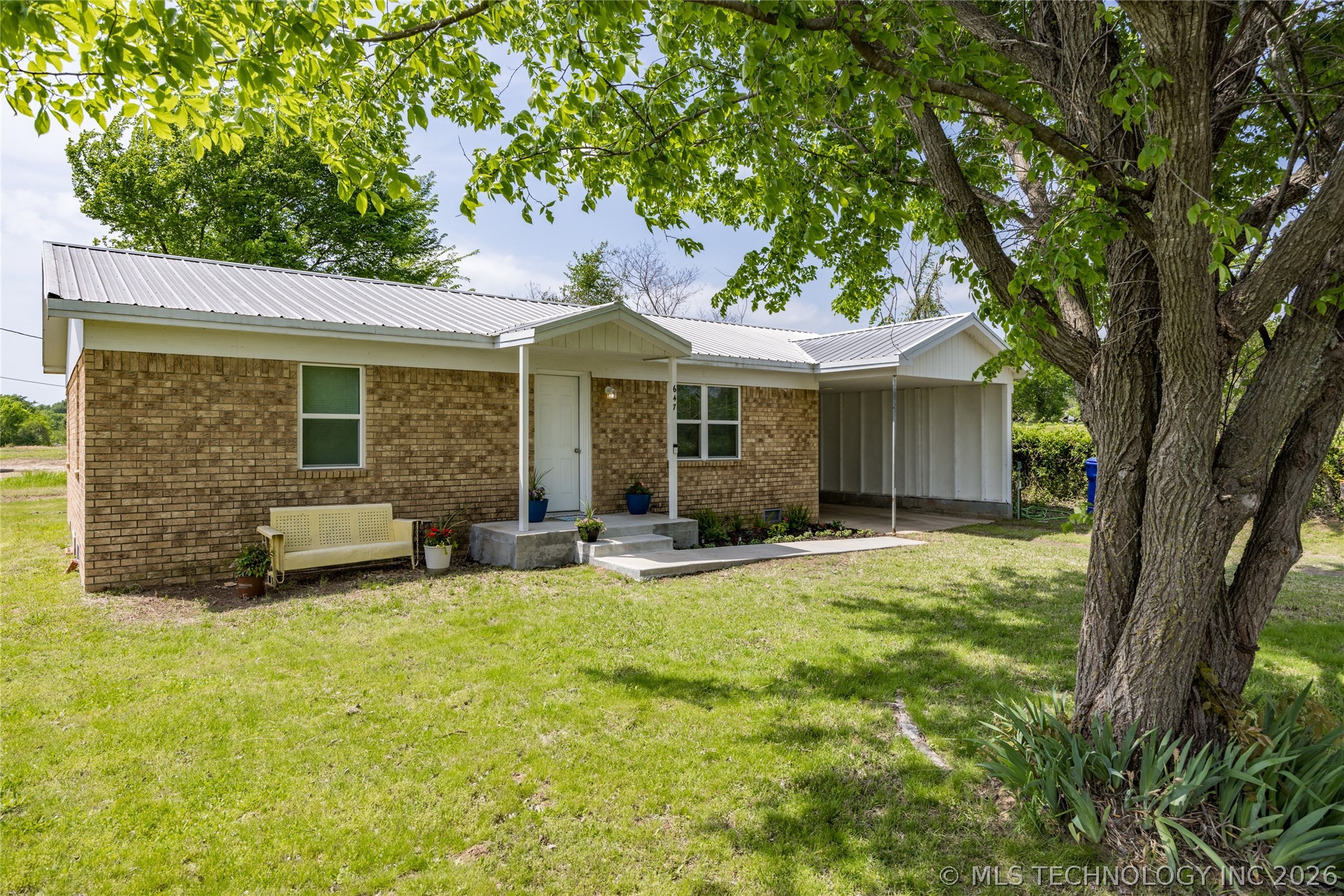 647 Sawmill Road Property Photo 1