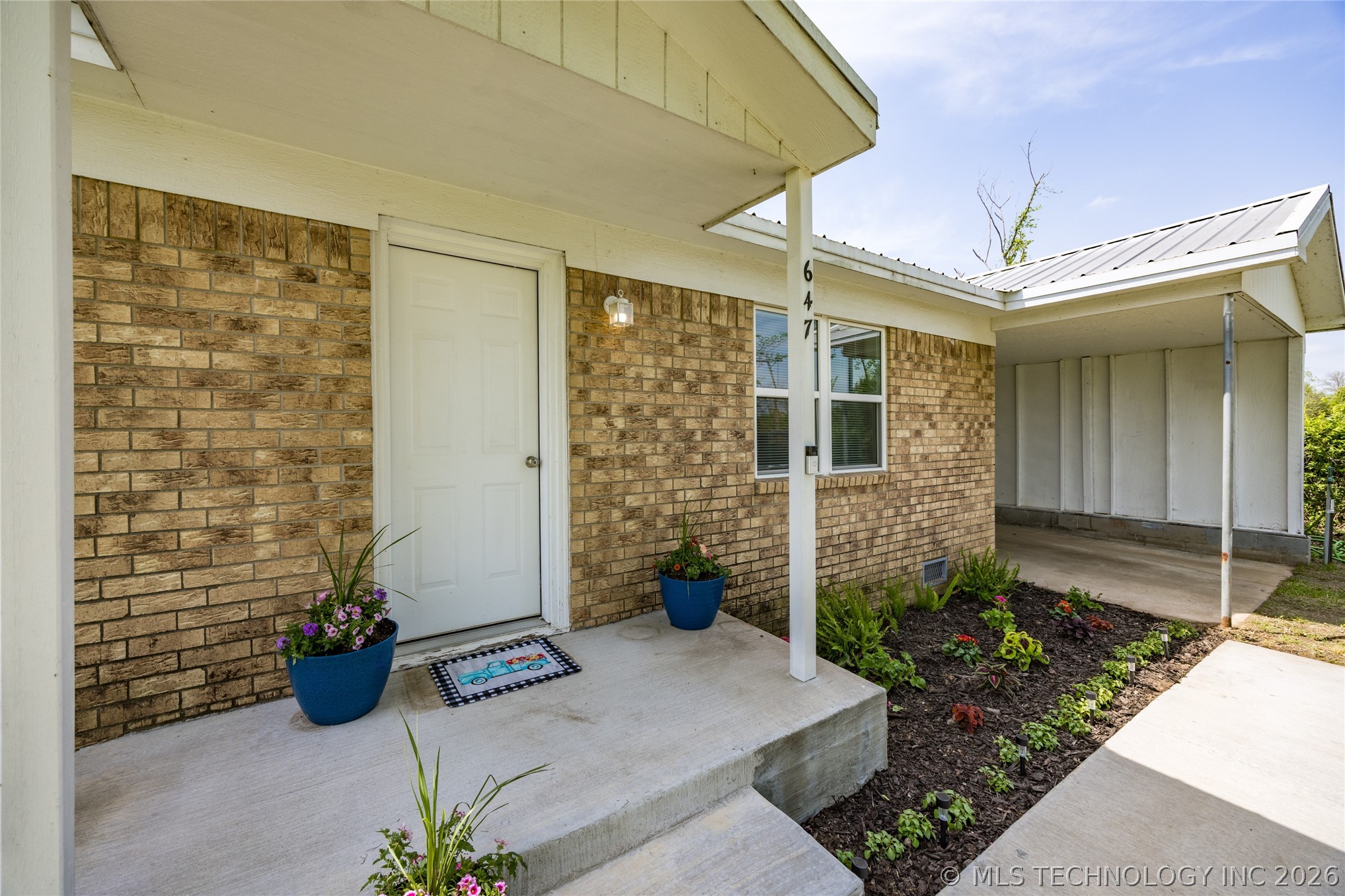 647 Sawmill Road Property Photo 4