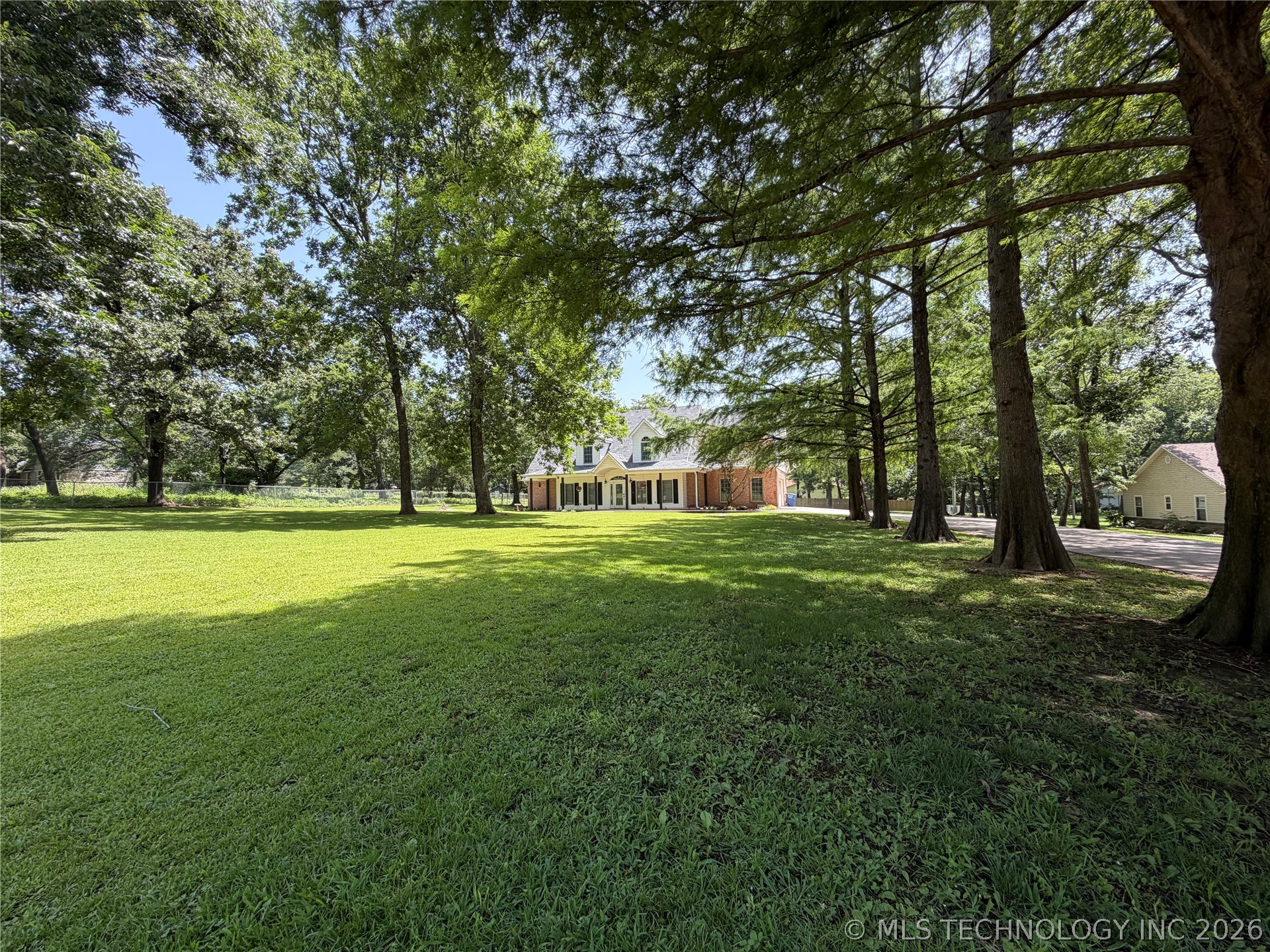 1304 N Iroquois Avenue Property Photo 3