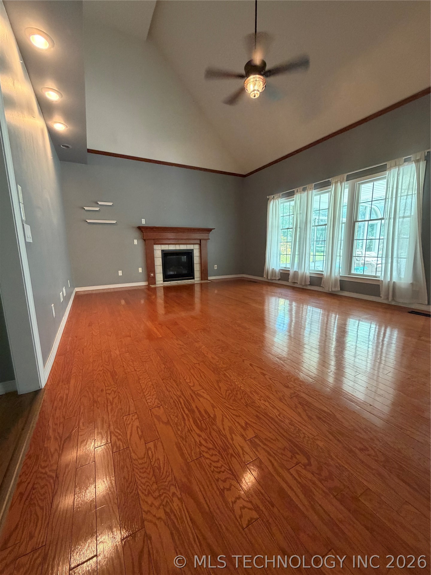 1304 N Iroquois Avenue Property Photo 8