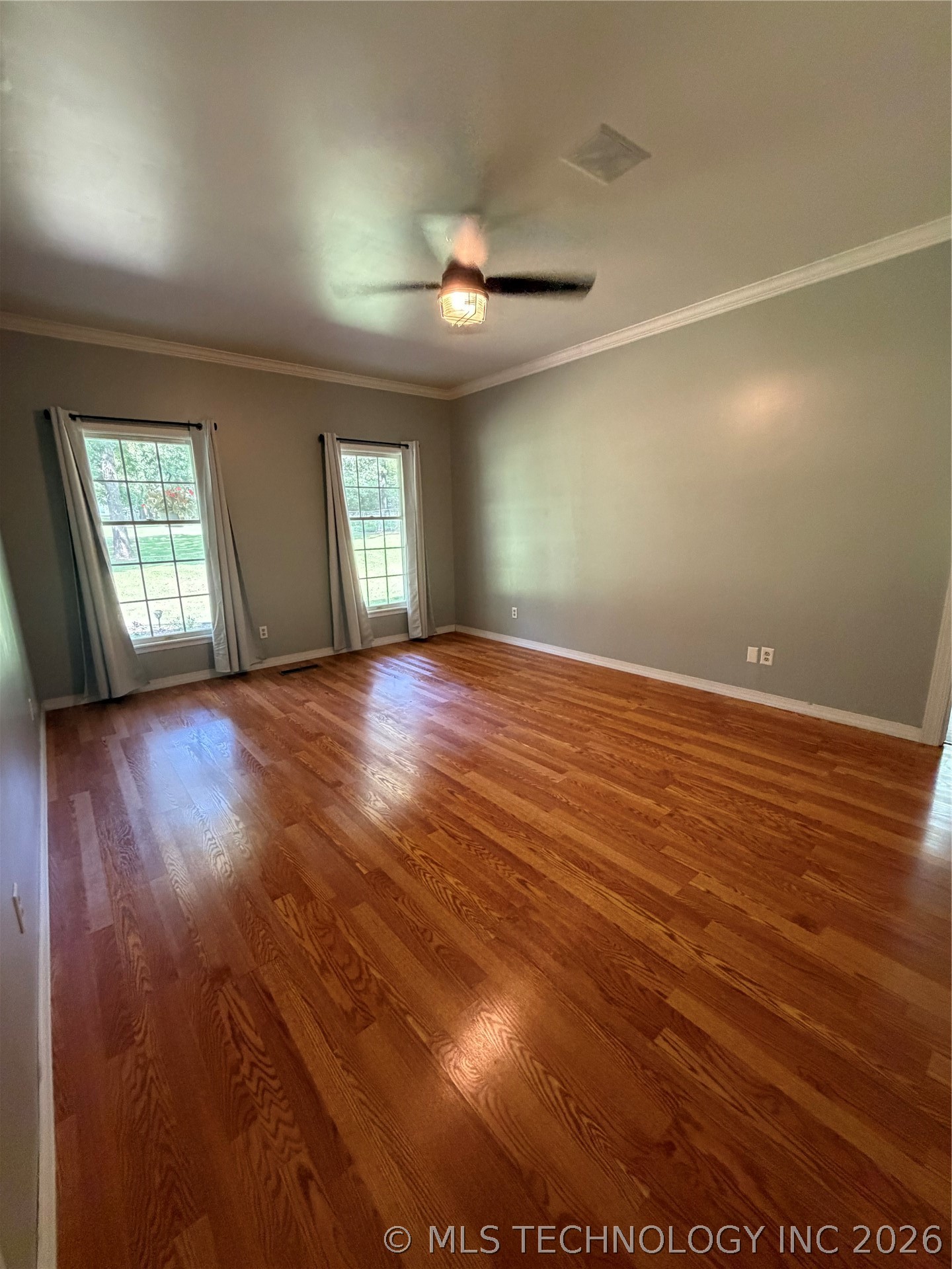 1304 N Iroquois Avenue Property Photo 9