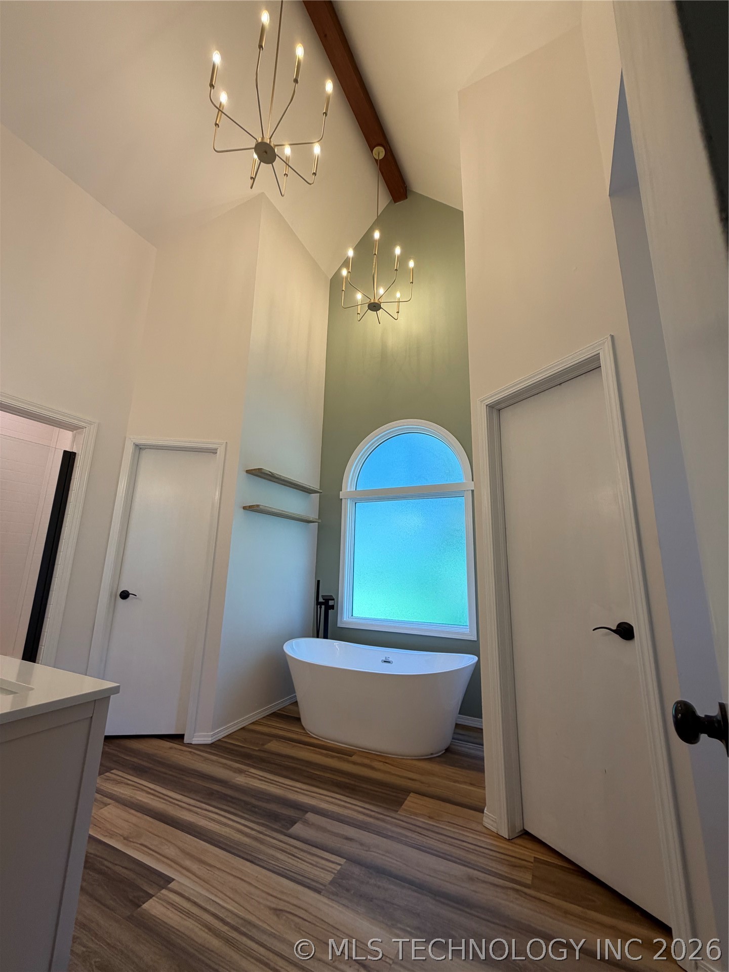 1304 N Iroquois Avenue Property Photo 10