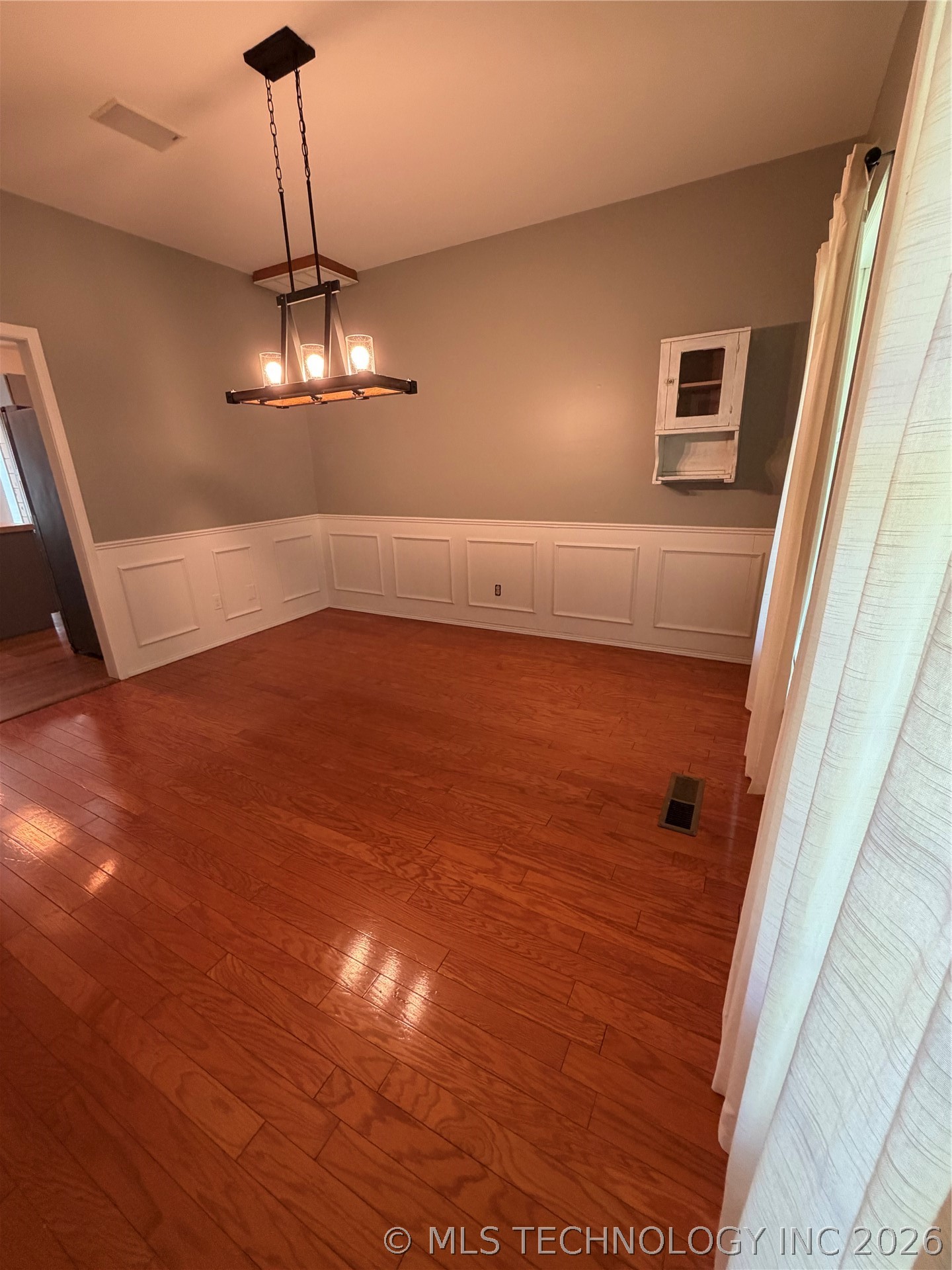 1304 N Iroquois Avenue Property Photo 13