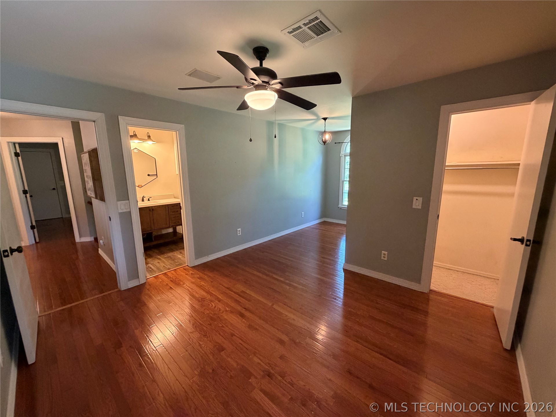 1304 N Iroquois Avenue Property Photo 18
