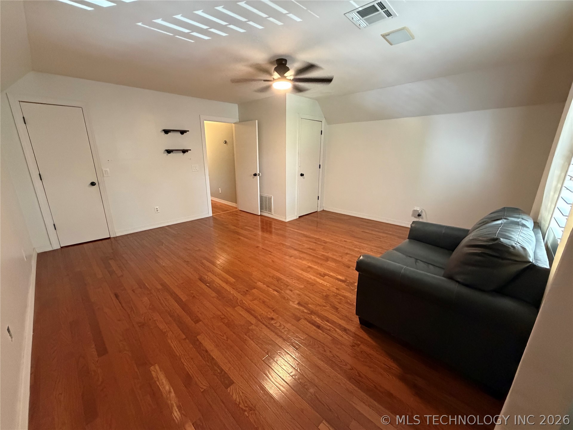 1304 N Iroquois Avenue Property Photo 23