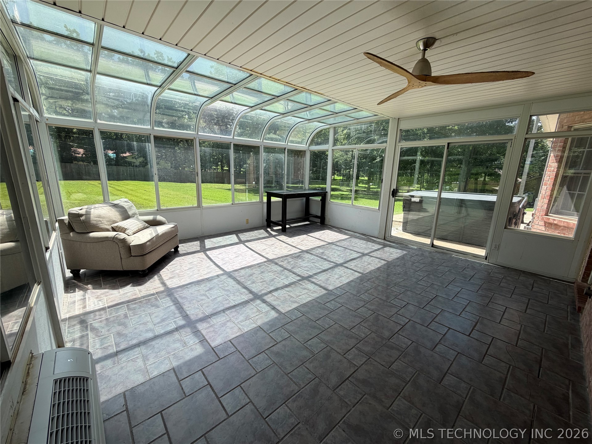 1304 N Iroquois Avenue Property Photo 28