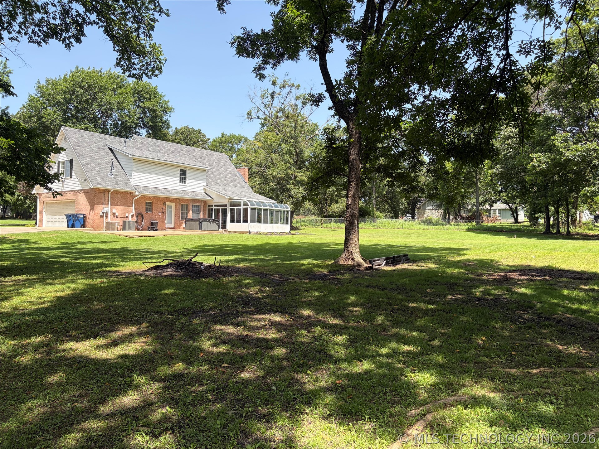 1304 N Iroquois Avenue Property Photo 29