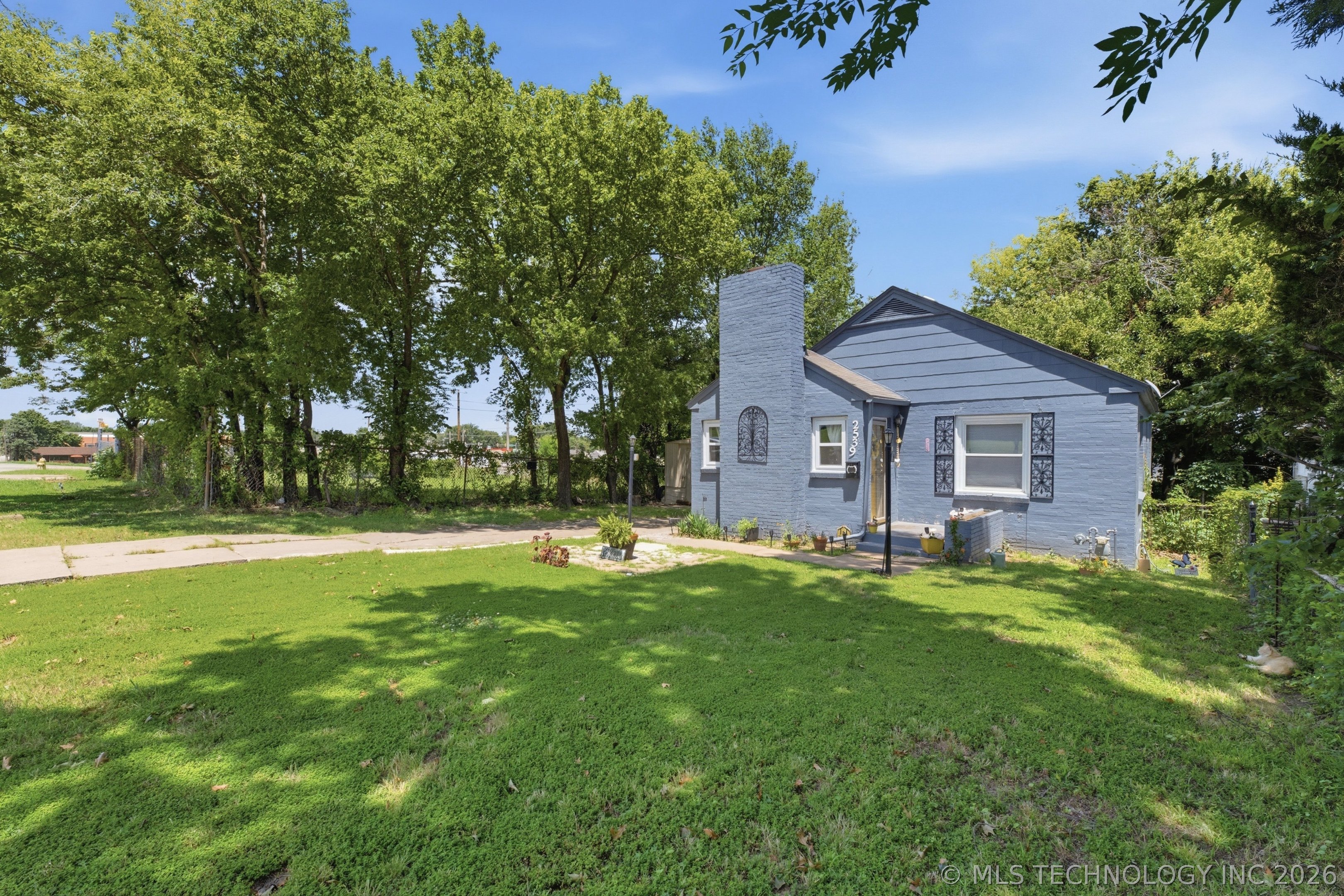 2539 N Boston Place Property Photo 2